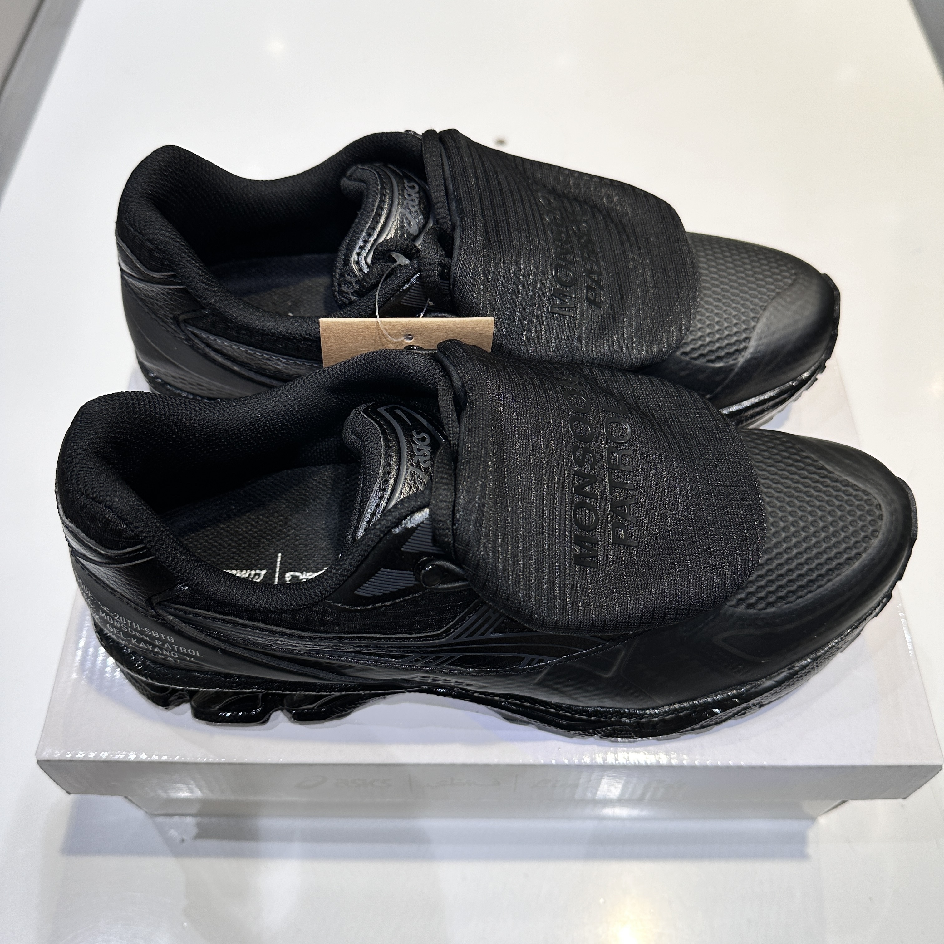 Asics x Limited Edt x SBTG Gel-Kayano 14 Monsoon Patrol Black 착용 스타일 - 4