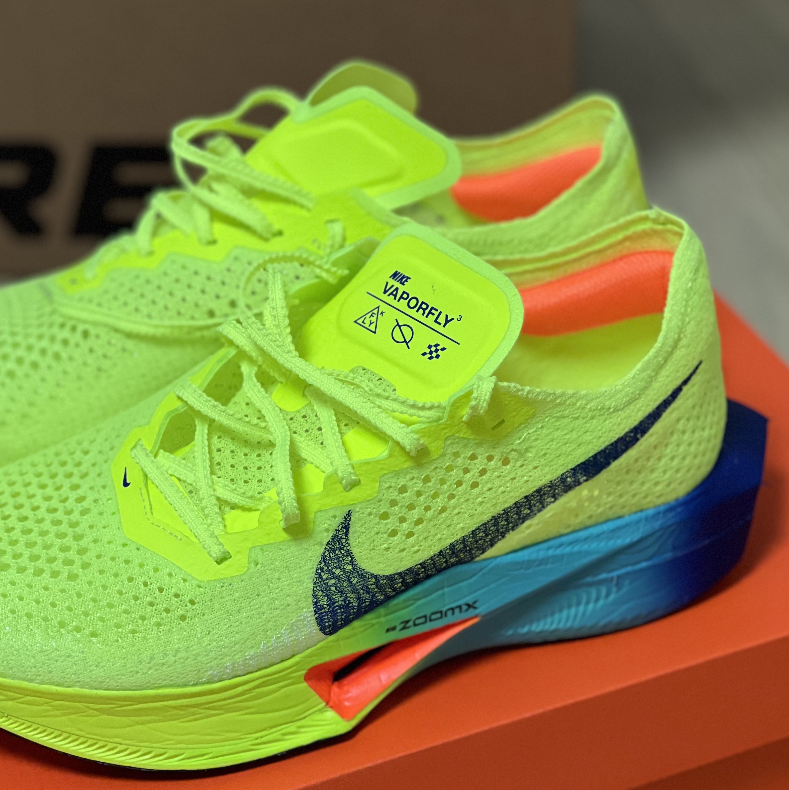 Nike ZoomX Vaporfly Next% 3 Volt Scream Green 착용 스타일