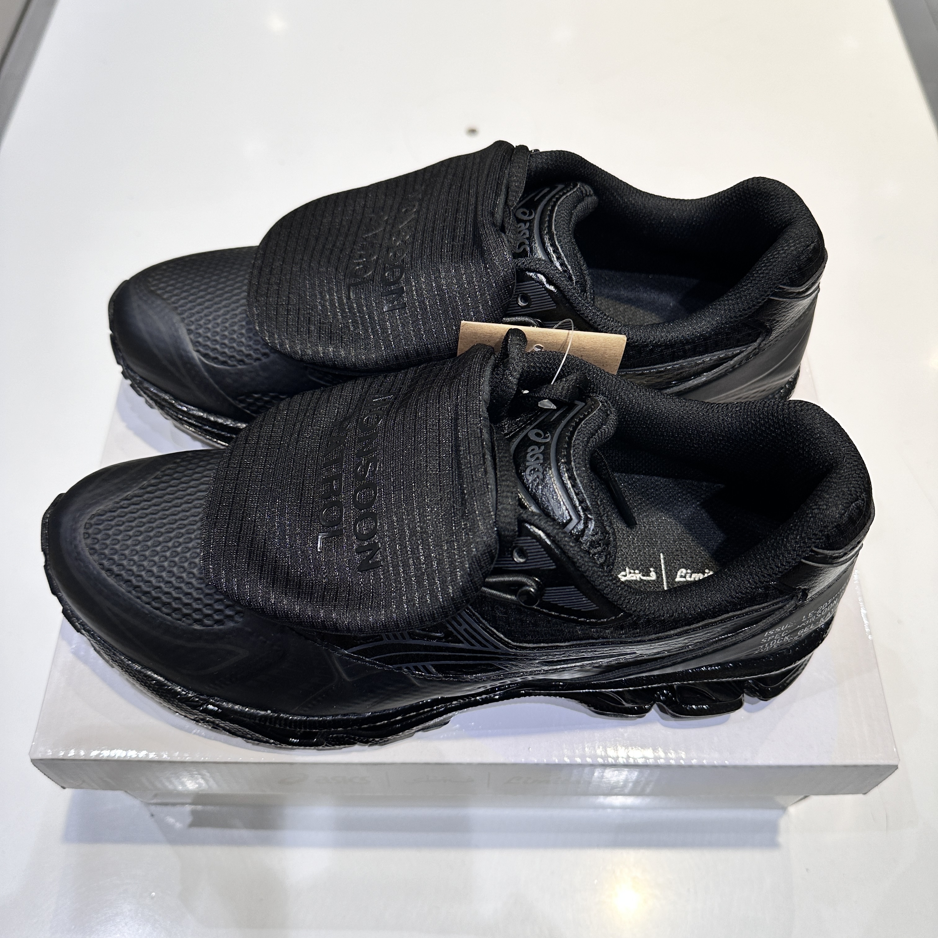 Asics x Limited Edt x SBTG Gel-Kayano 14 Monsoon Patrol Black 착용 스타일 - 2