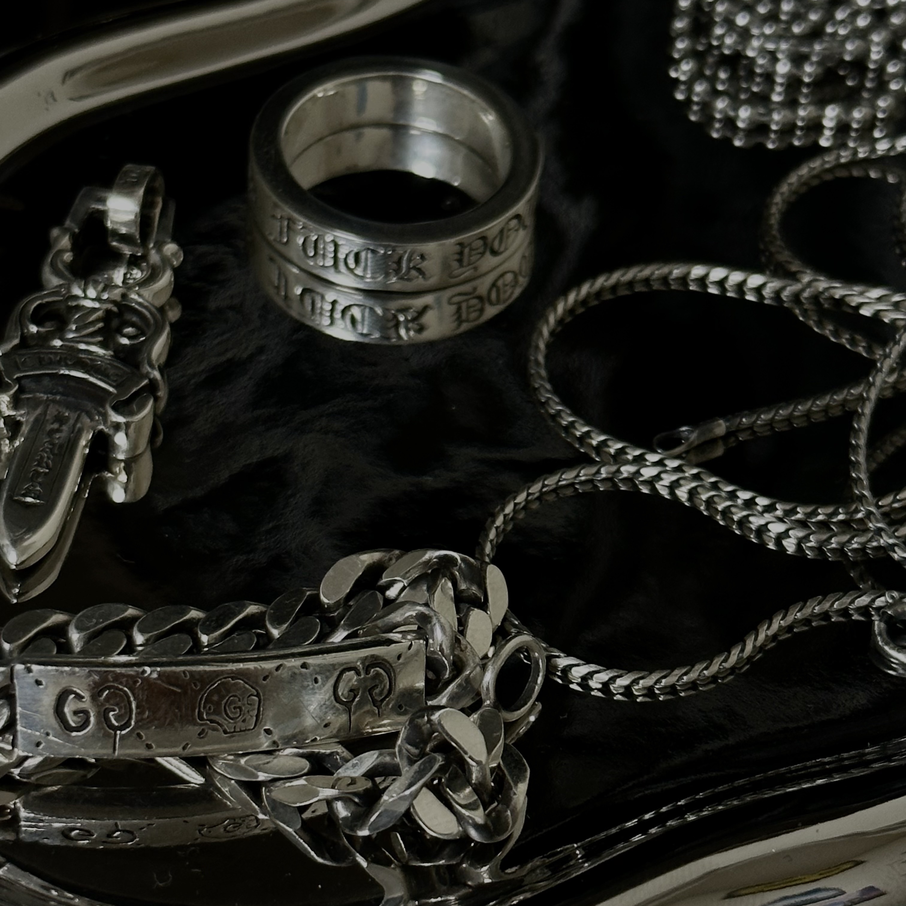 Hansroom Chrome Hearts #5 Dagger Charm, Gucci Ghost Chain Bracelet Silver 착용 스타일 - 1