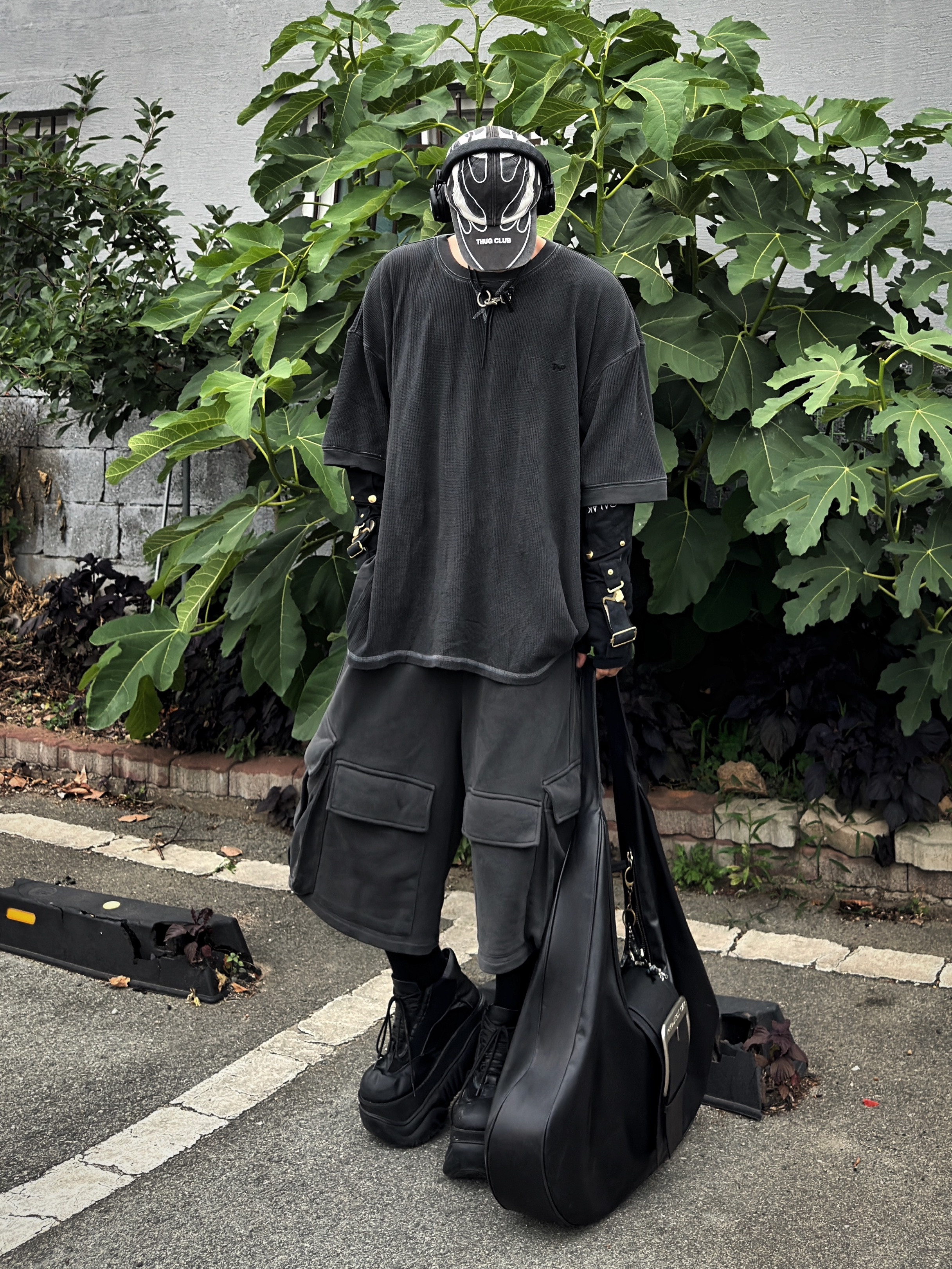 Project G/R Mega Buckle Hobo Bag Black, Our Legacy Ladon Leather Keychain Black 착용 스타일 - 1
