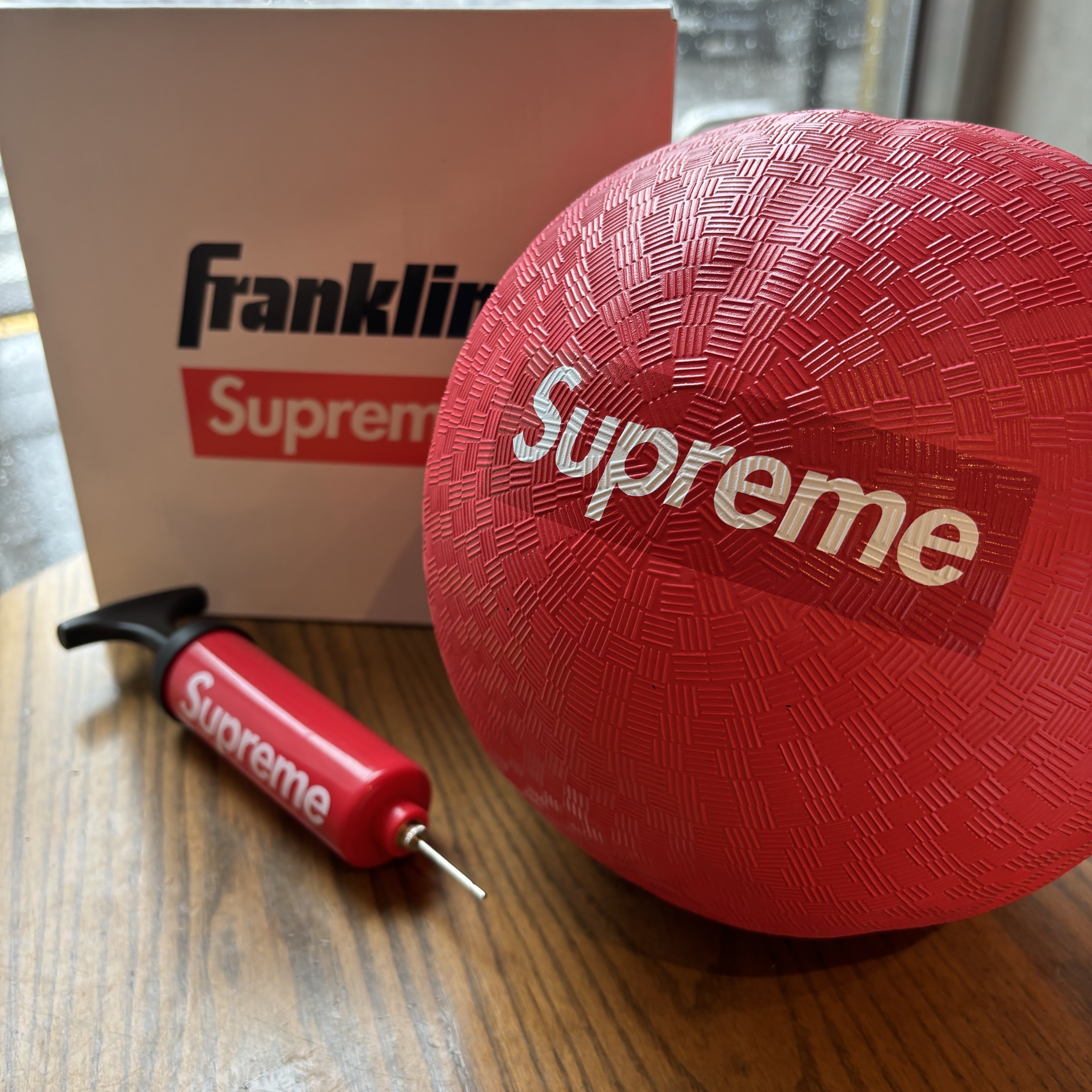 Supreme x Franklin Playground Ball Red - 24SS 착용 스타일