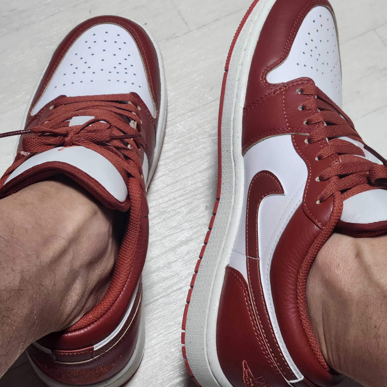 Jordan 1 Low SE Dune Red White, Nike Dunk Low Retro Team Red 착용 스타일 - 1