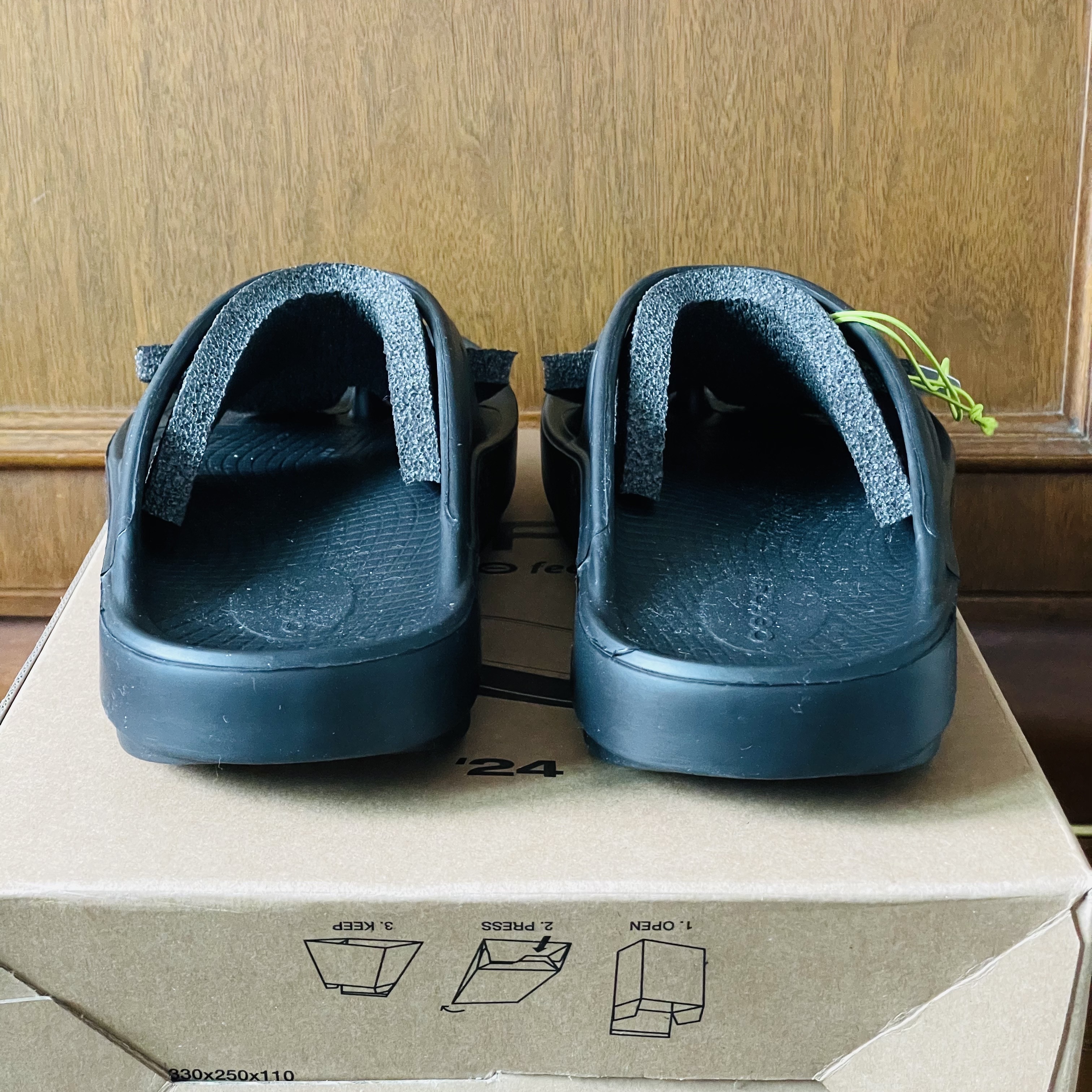 Oofos OOriginal Black 착용 스타일 - 4