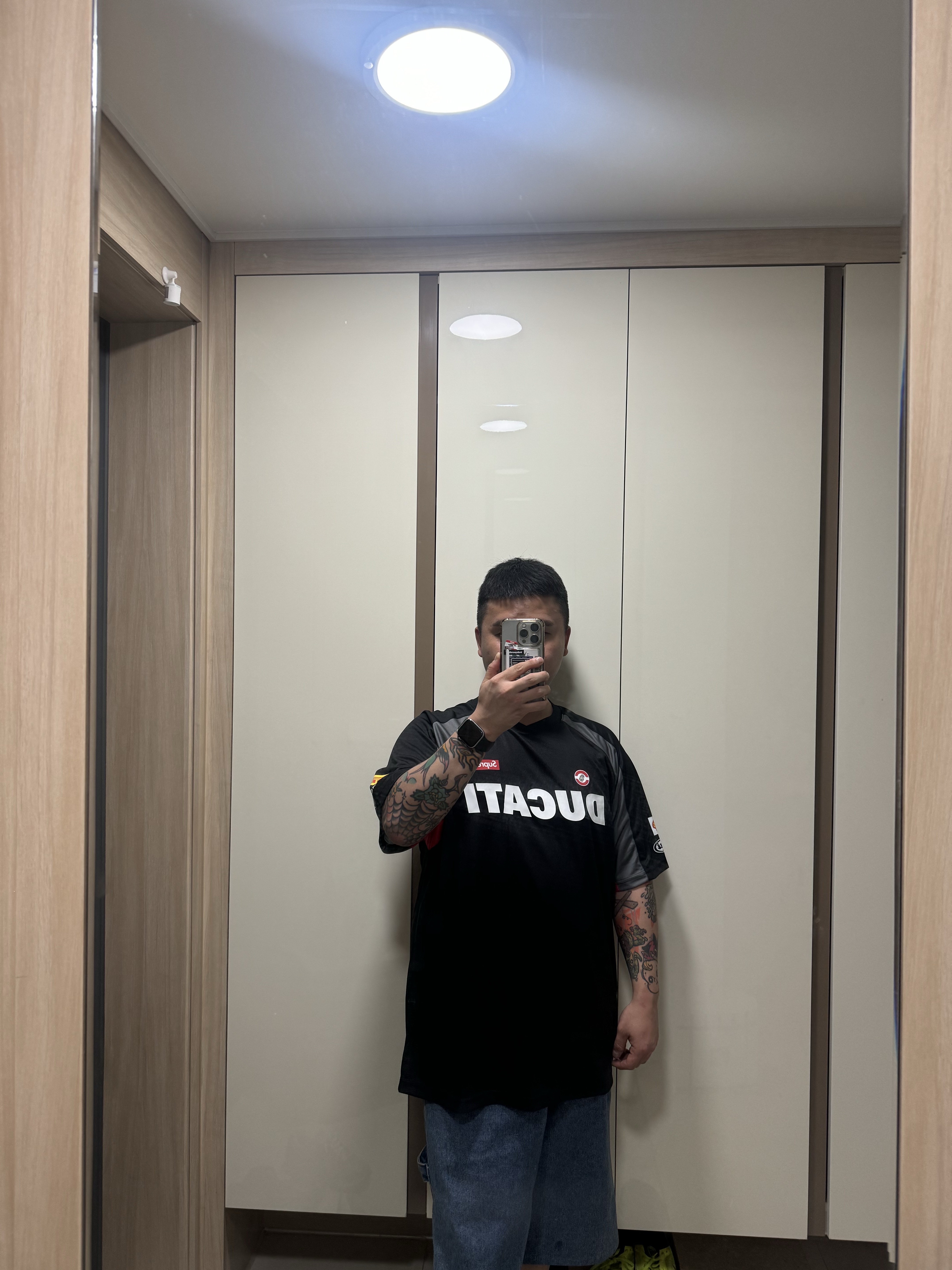 Supreme x Ducati Soccer Jersey Red - 24SS, Supreme x Ducati Soccer Jersey Black - 24SS 착용 스타일 - 2