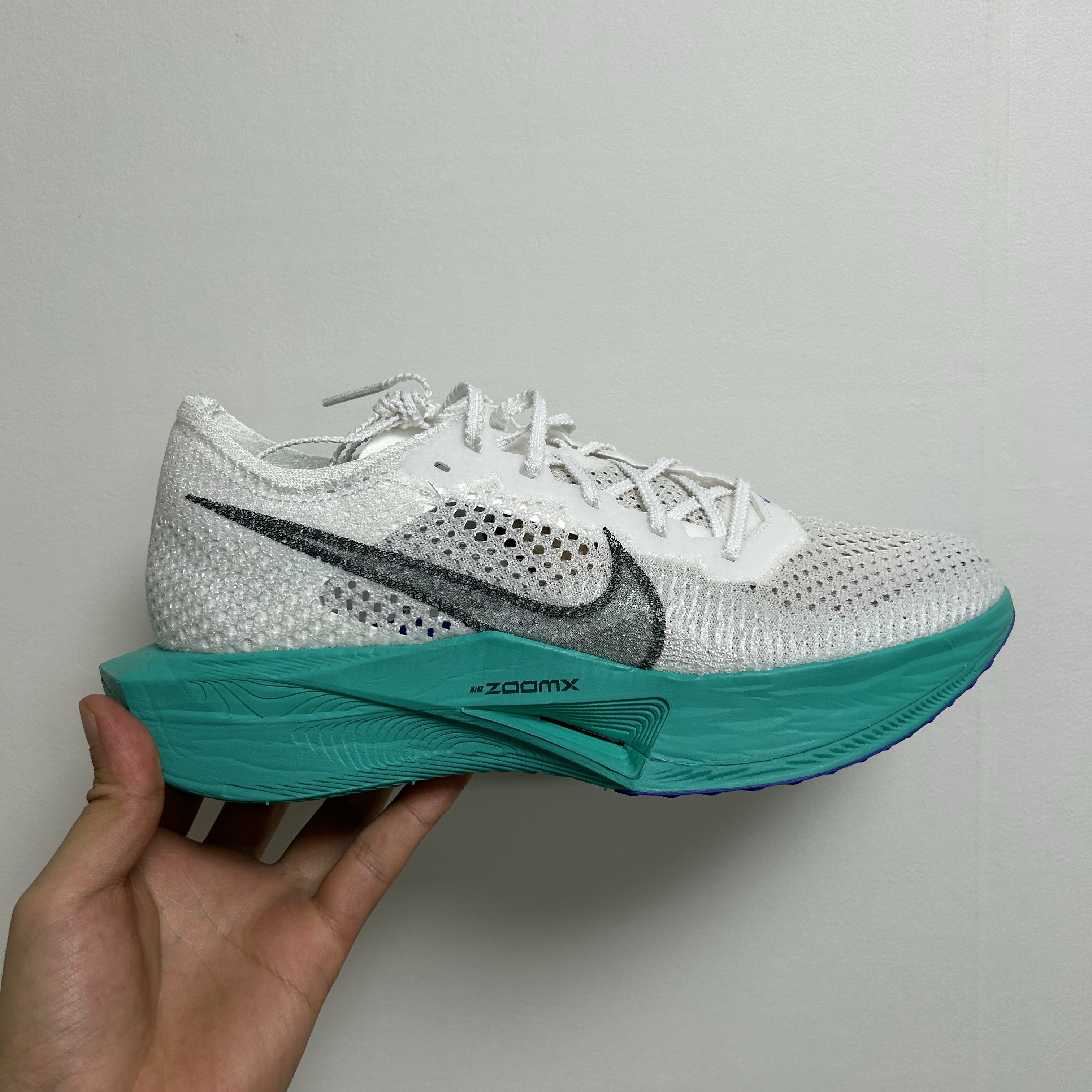 Nike ZoomX Vaporfly Next% 3 White Deep Jungle 착용 스타일 - 1