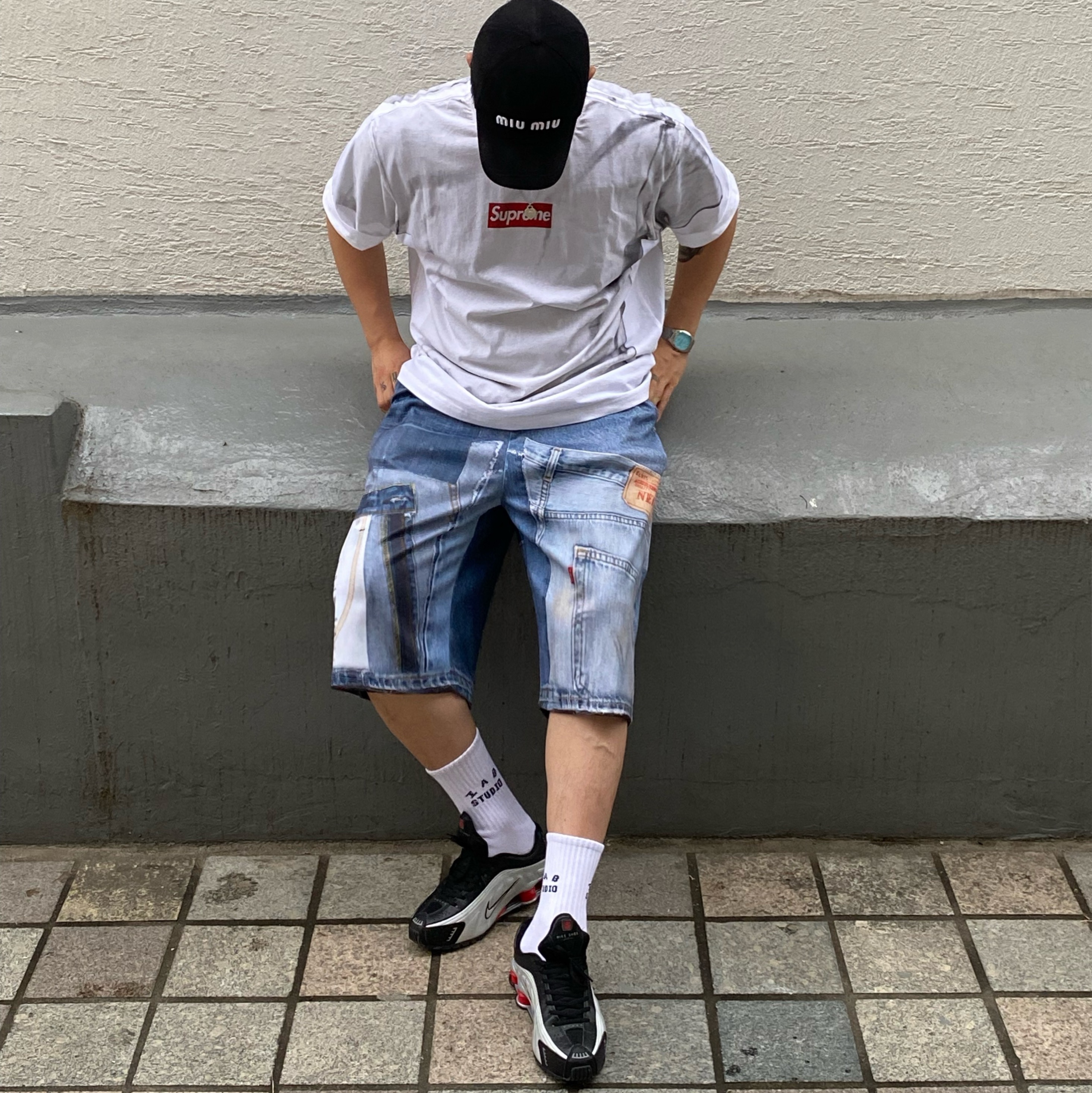 Supreme x MM6 Maison Margiela Box Logo T-Shirt White - 24SS, (W) Miu Miu Drill Baseball Cap Black 착용 스타일 - 1