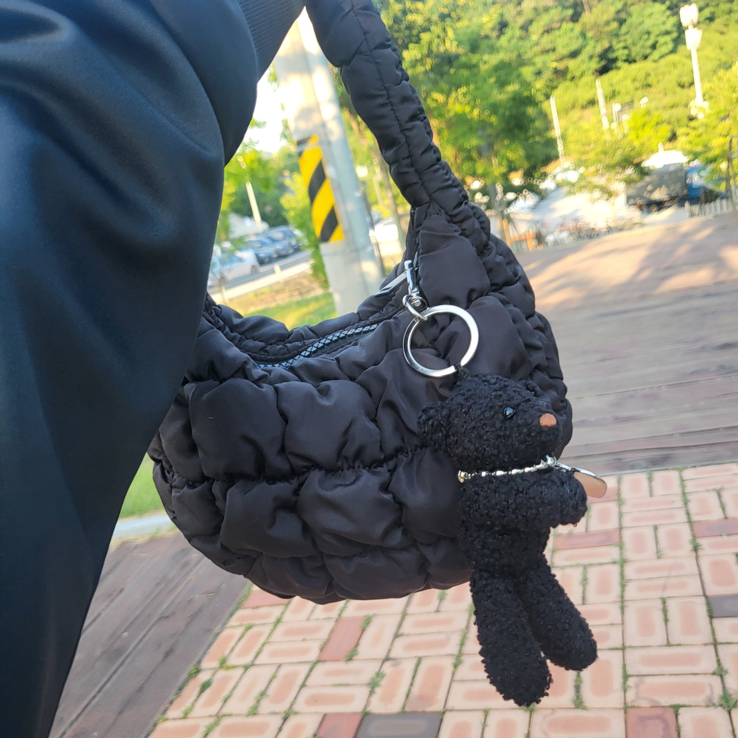 COS Quilted Micro Bag Black 착용 스타일