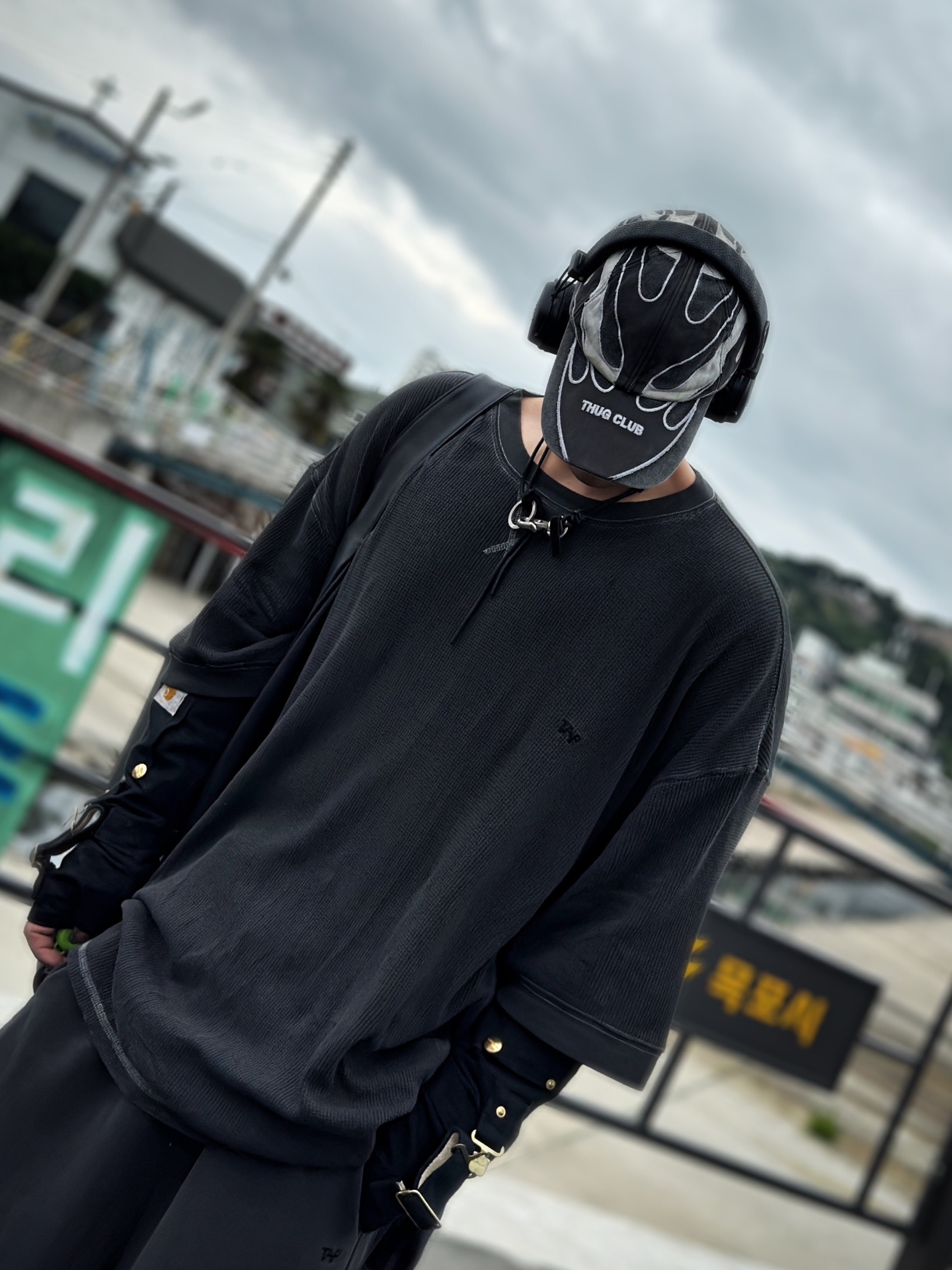 Project G/R Mega Buckle Hobo Bag Black, Our Legacy Ladon Leather Keychain Black 착용 스타일 - 3
