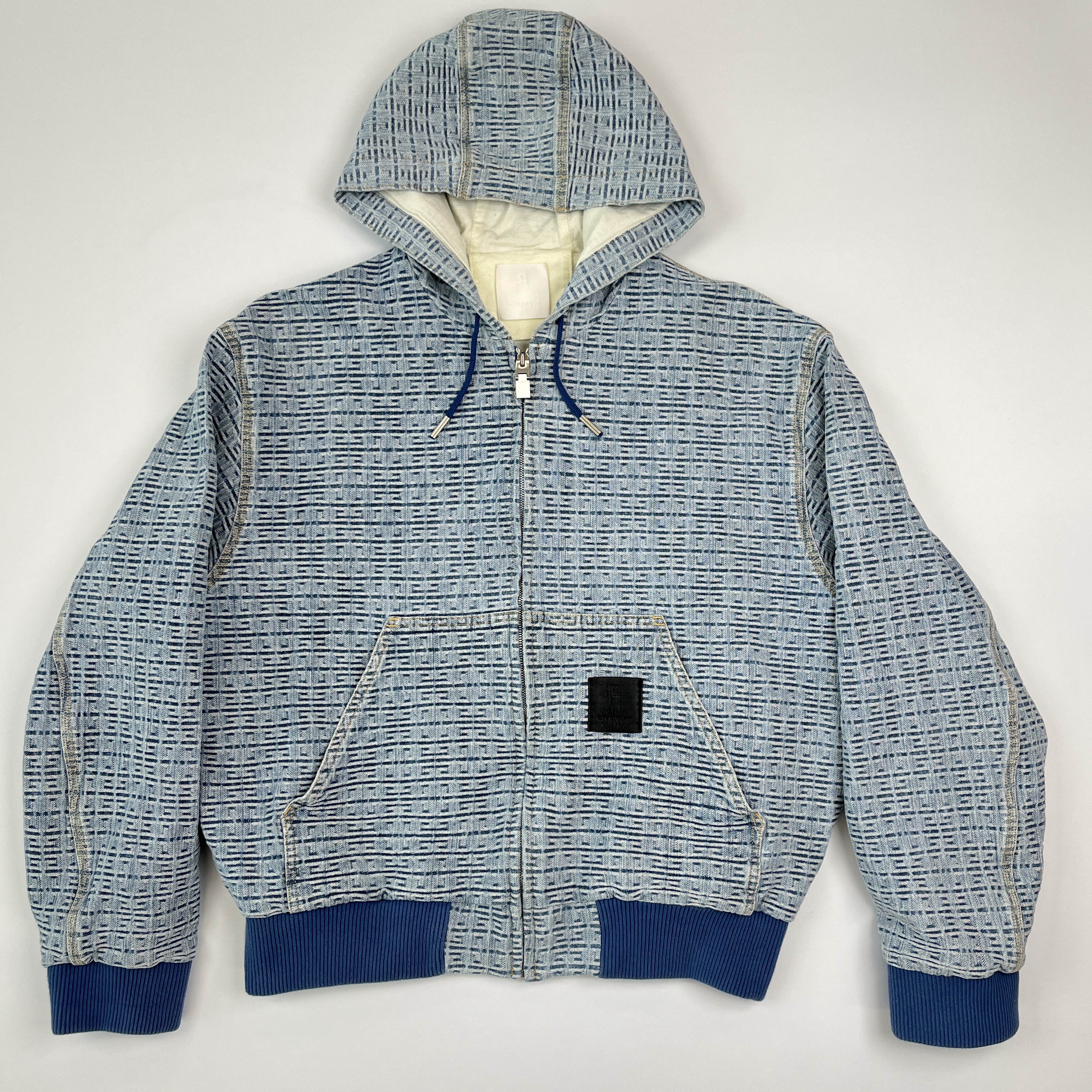 Givenchy Hoodie in 4G Denim Blue 착용 스타일 - 1