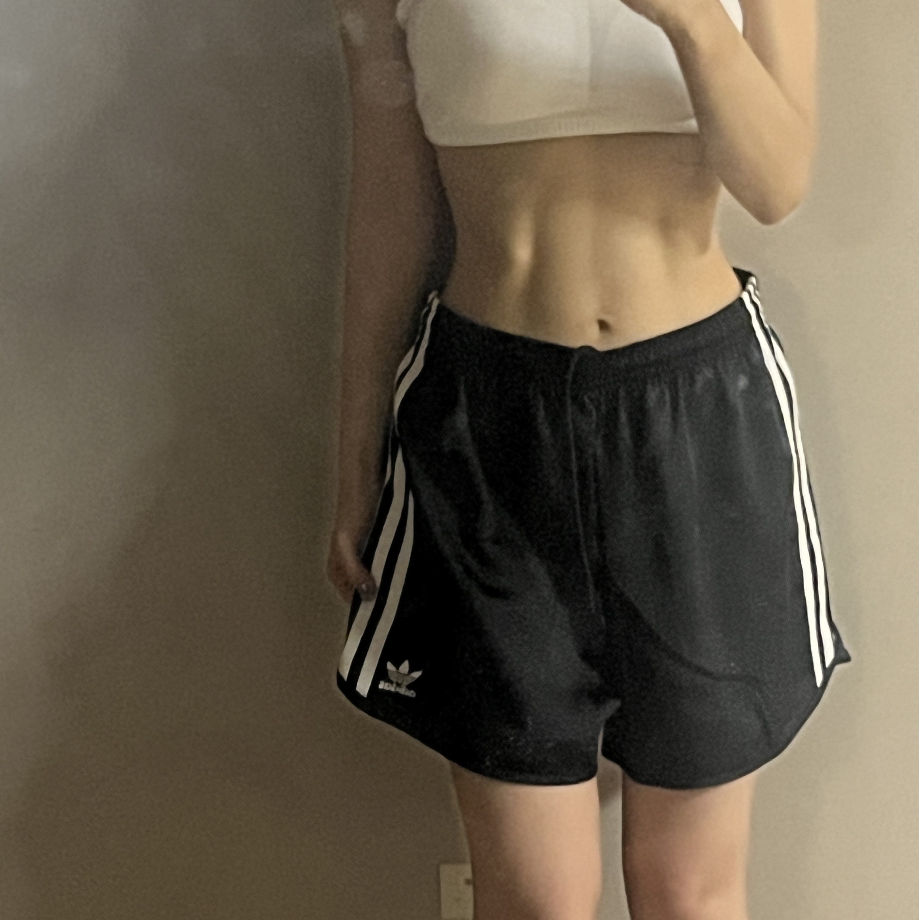 (W) Adidas Satin Sprint Shorts Black - KR Sizing 착용 스타일 - 1