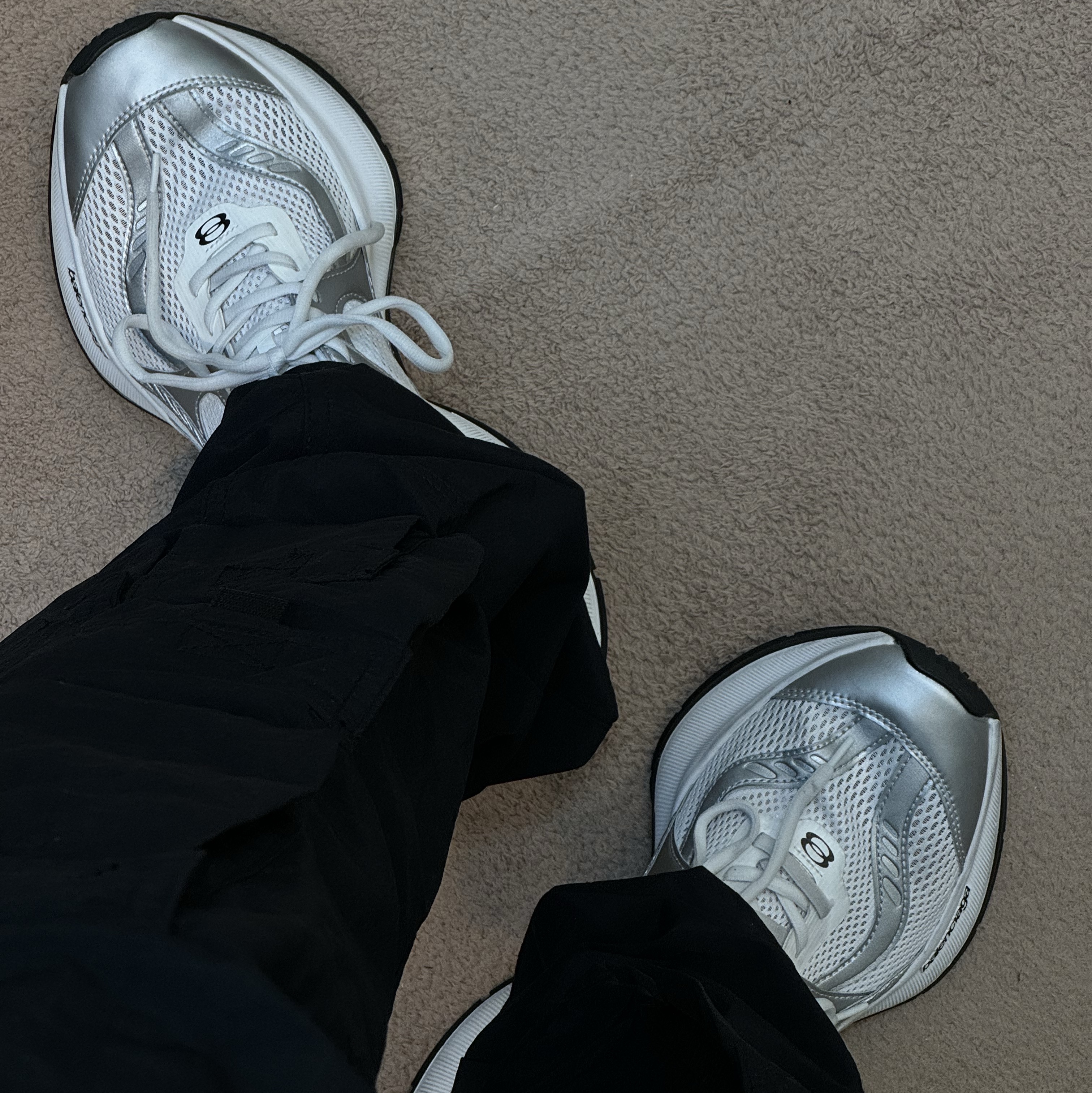 Balenciaga Circuit Sneaker White Silver 착용 스타일