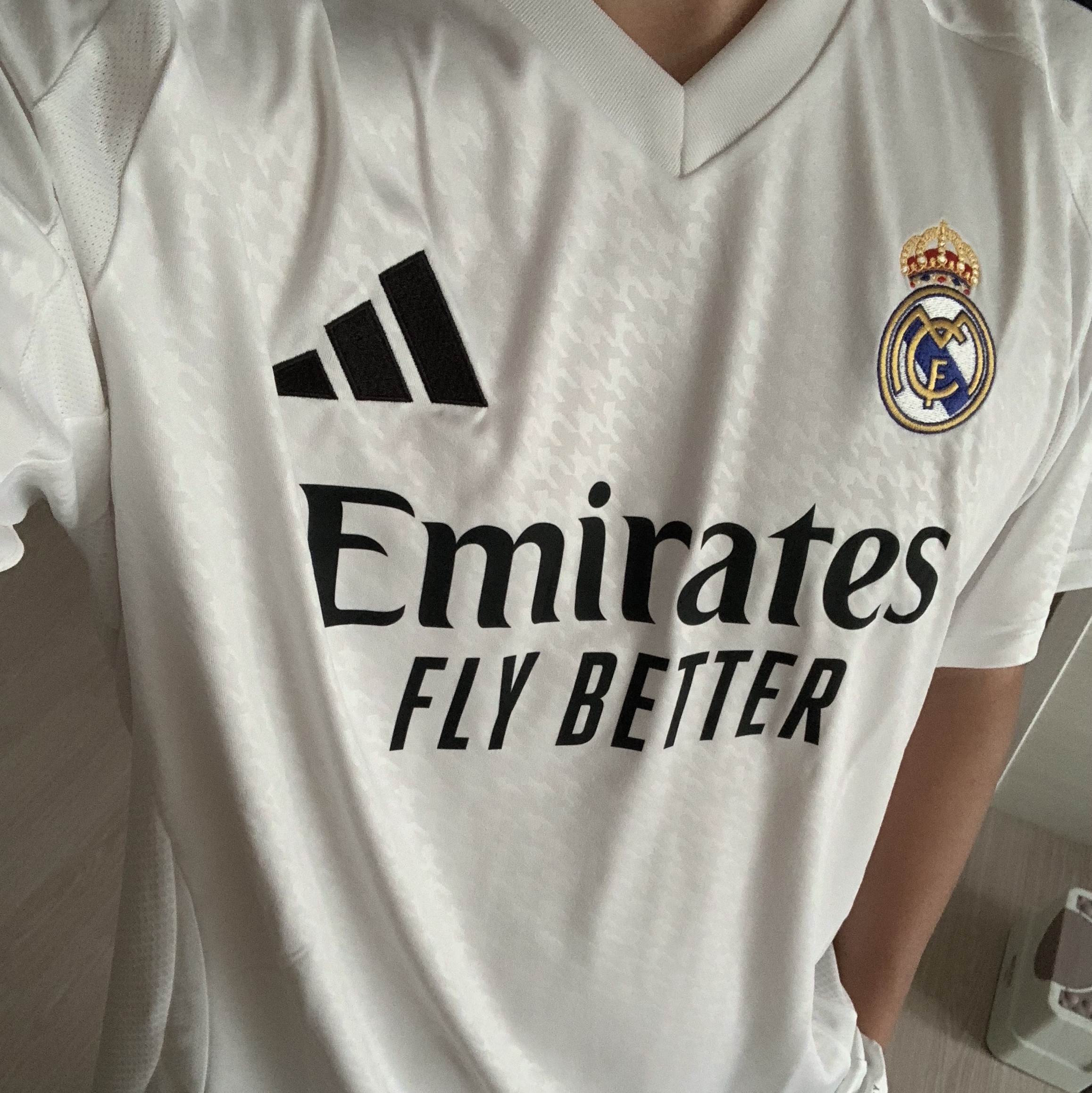 Adidas Real Madrid 2024/25 Home Jersey White - KR Sizing (Non Marking Ver.) 착용 스타일 - 1