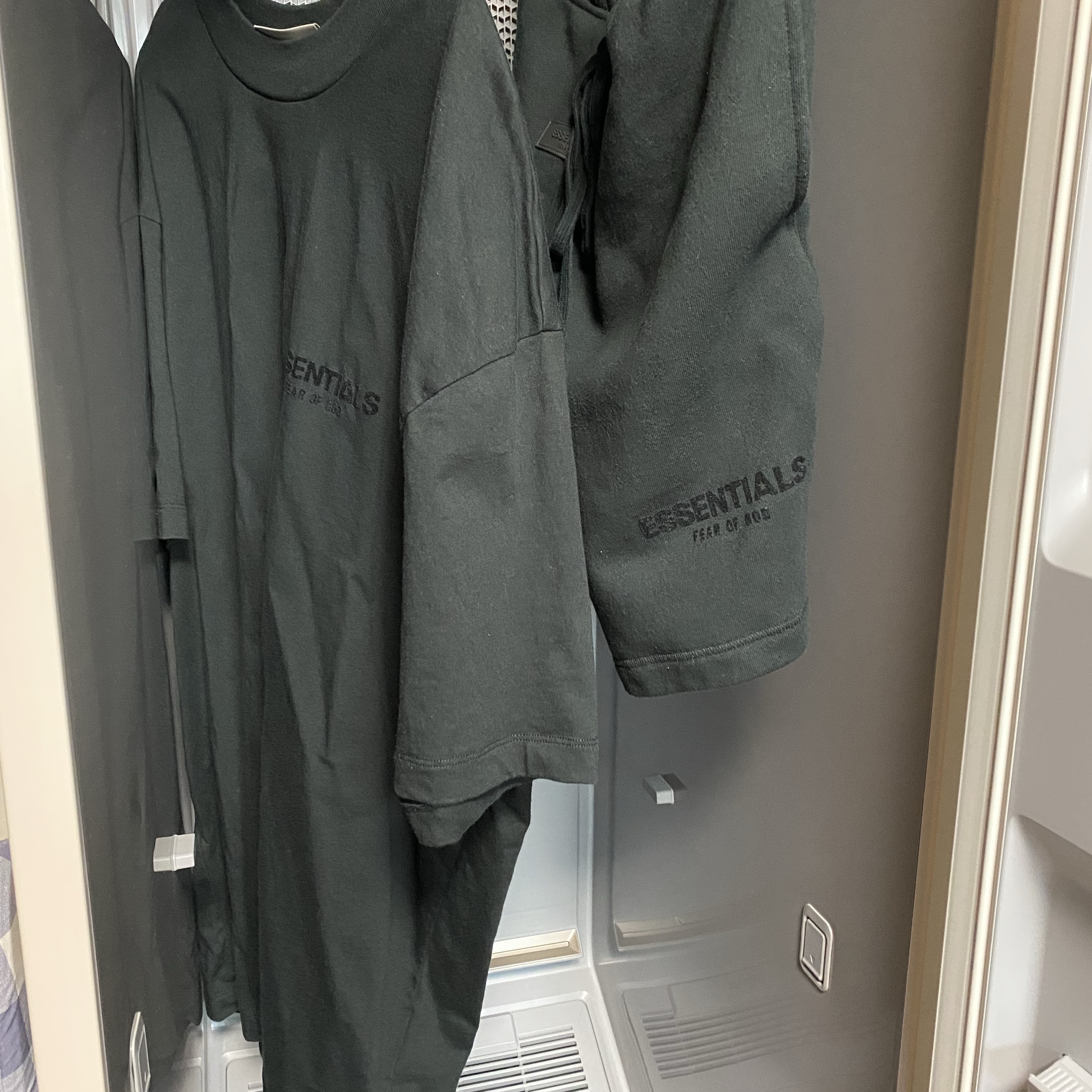 Essentials The Core Collection T-Shirt Stretch Limo 착용 스타일