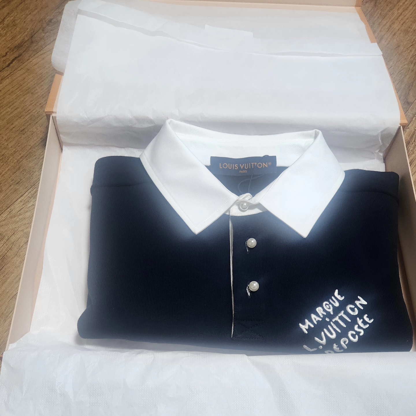 Louis Vuitton Embroidered Short Sleeved Cotton Blend Polo Shirt Navy Blue 착용 스타일