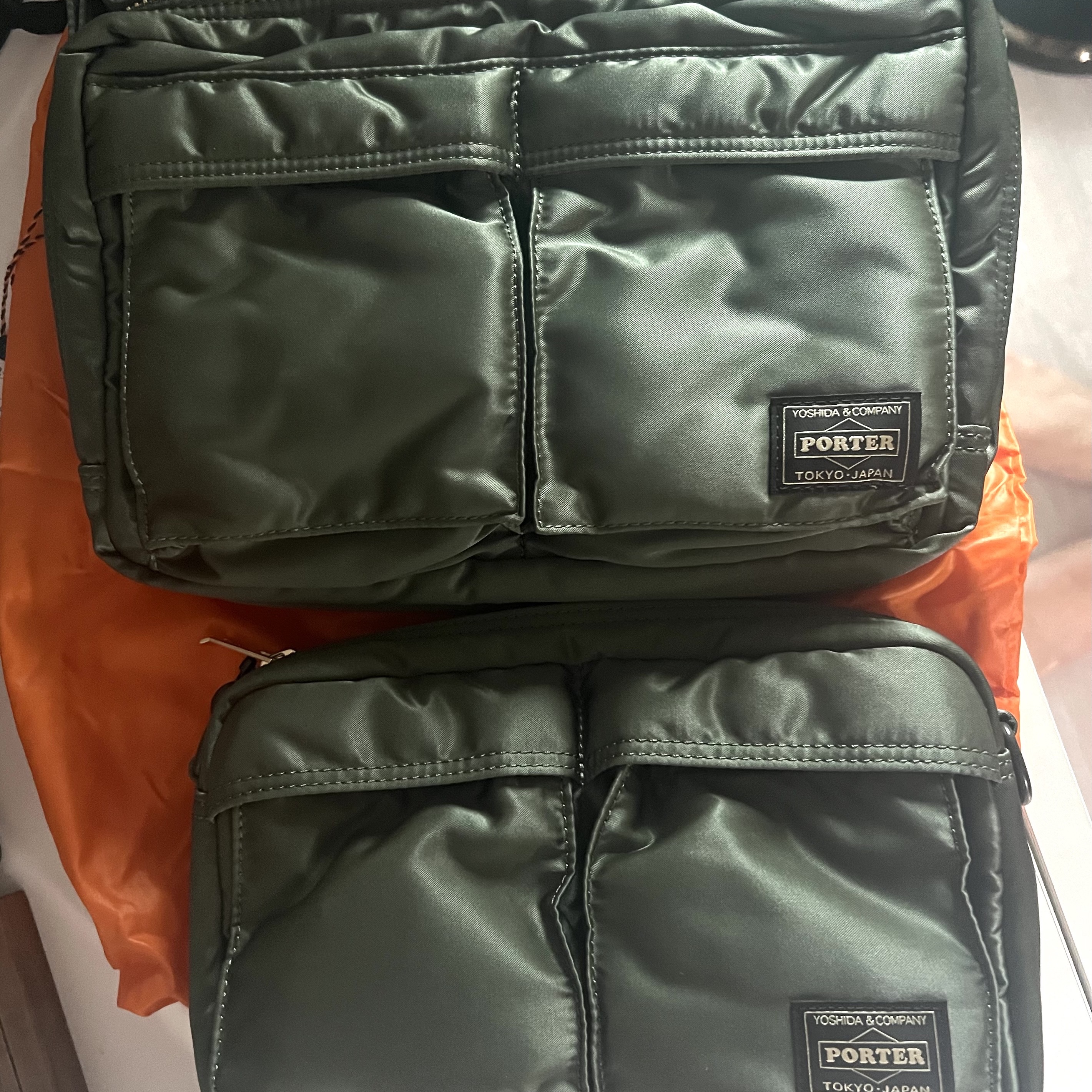 Porter All New Tanker Sling Bag Sage Green 착용 스타일 - 3