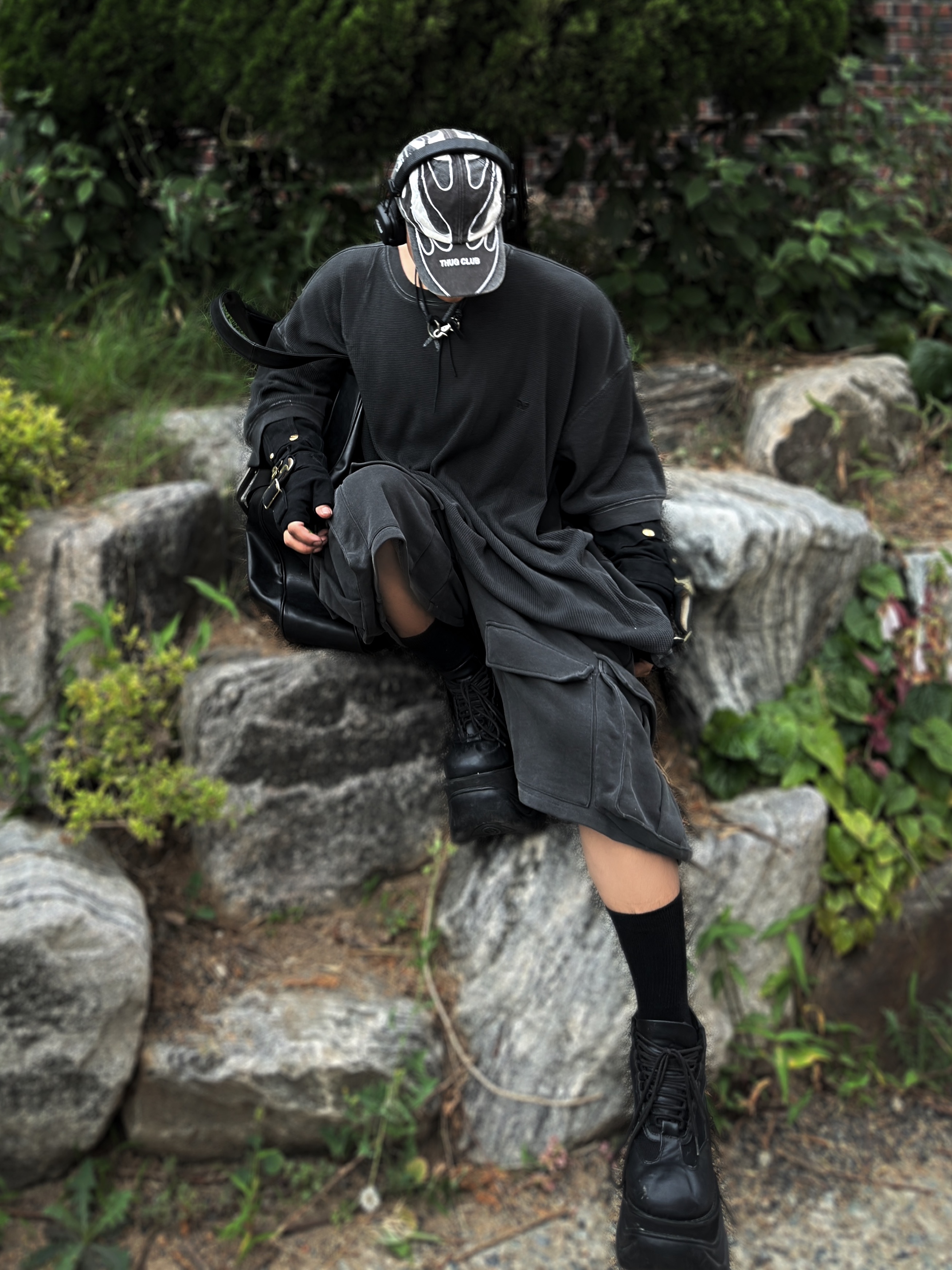 Project G/R Mega Buckle Hobo Bag Black, Our Legacy Ladon Leather Keychain Black 착용 스타일 - 4