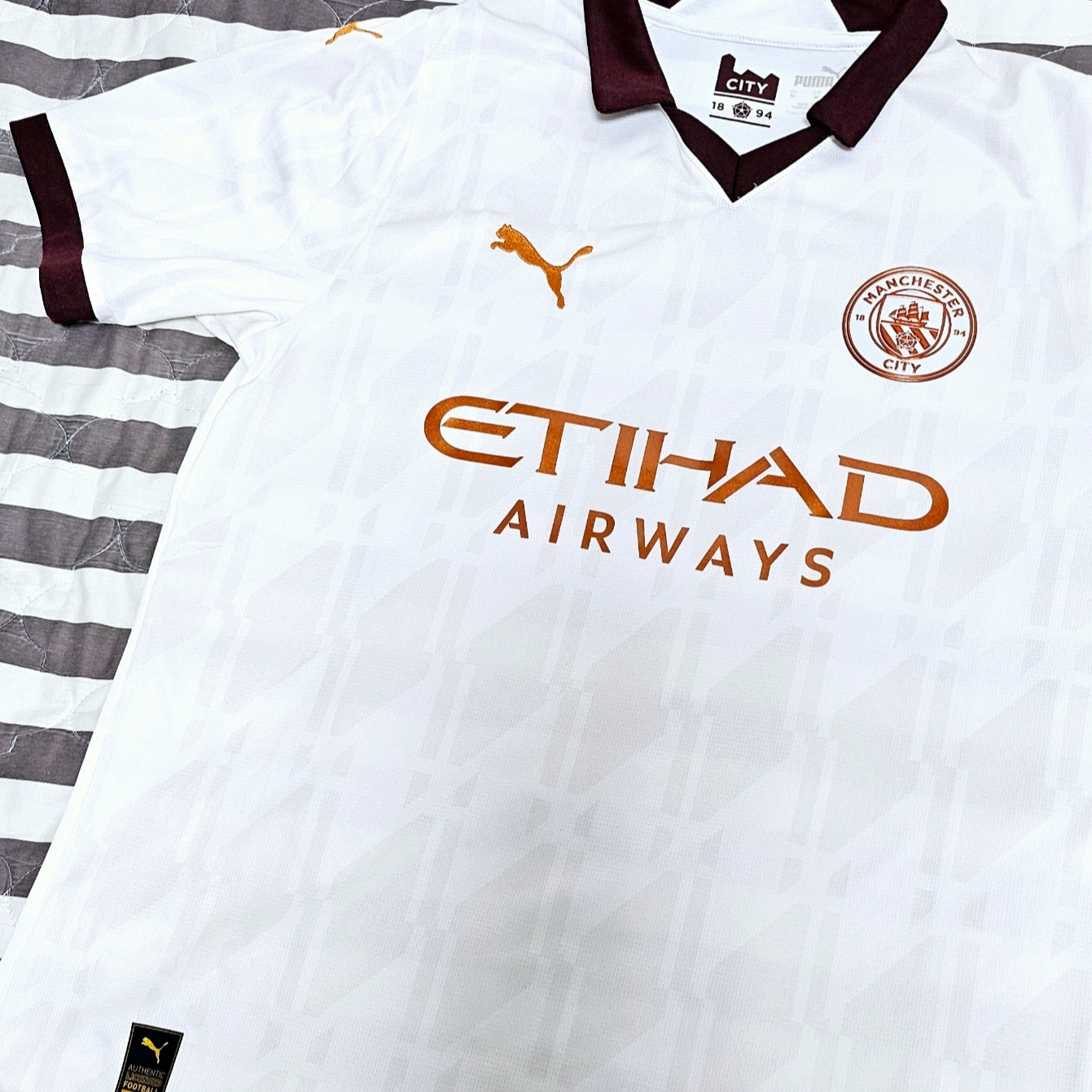 Puma Manchester City 2023/24 Away Jersey White Aubergine (Non Marking Ver.) 착용 스타일