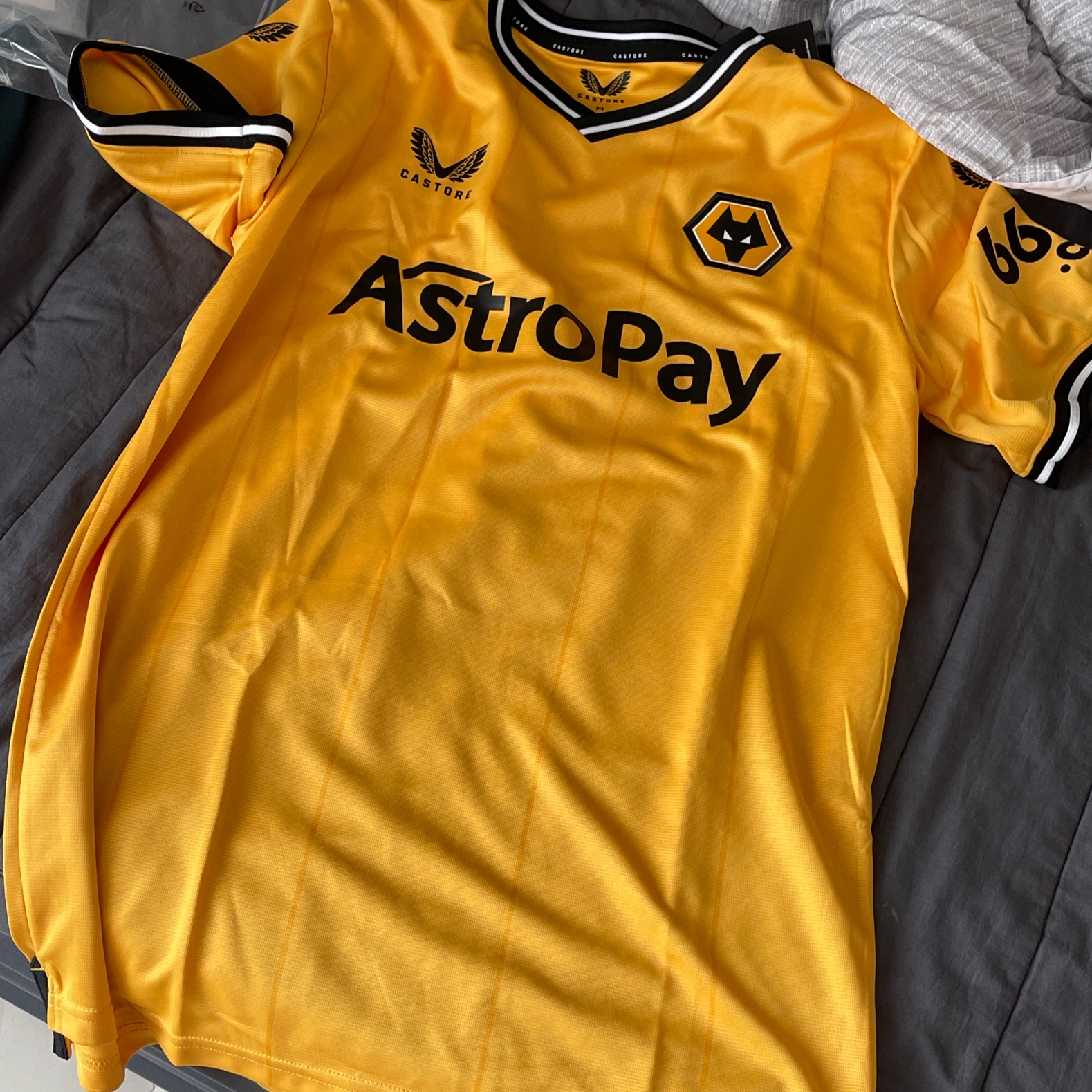 Castore Wolves 2023/24 Home Shirt Yellow - (Non Marking Ver.) 착용 스타일 - 2
