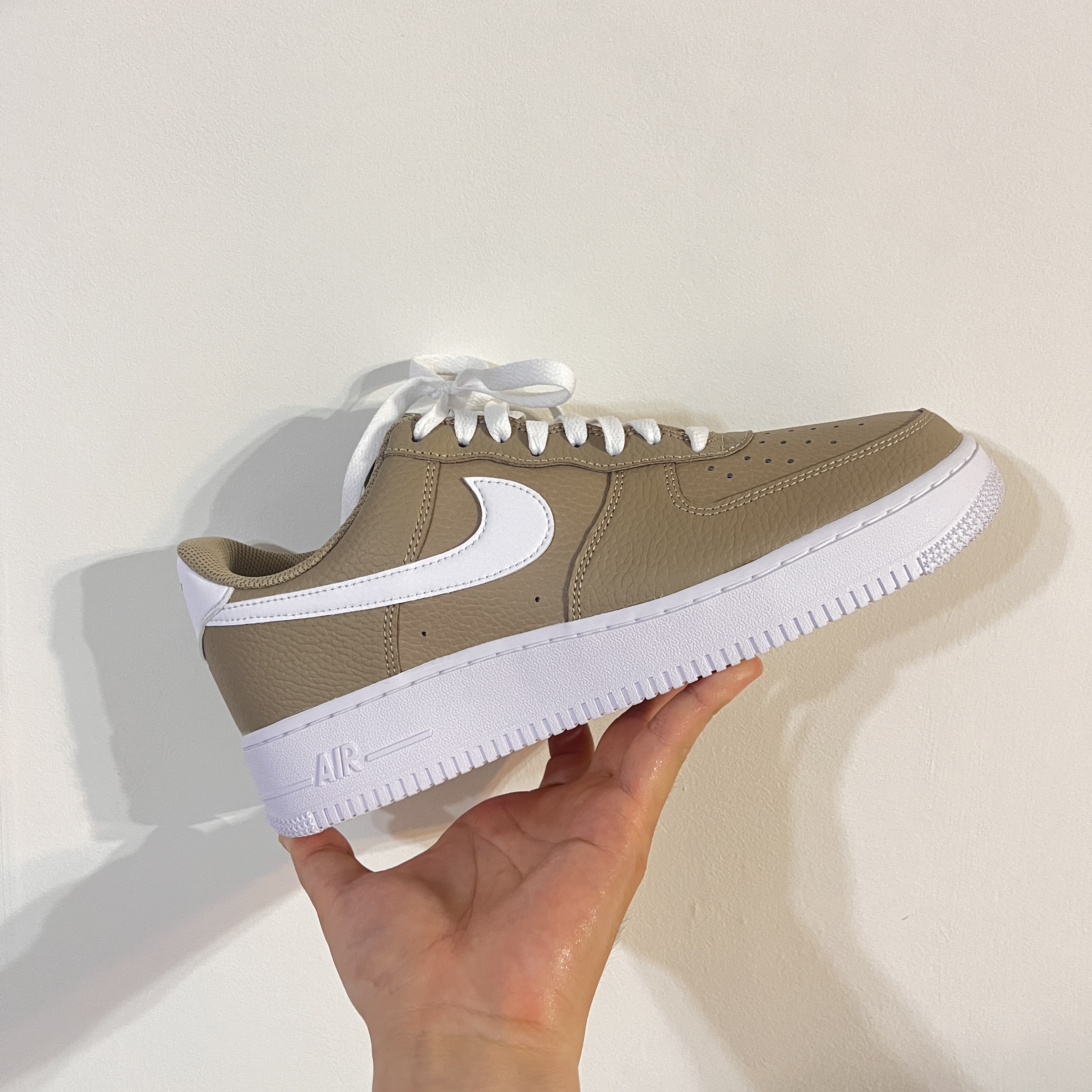 Nike Air Force 1 '07 Khaki White 착용 스타일