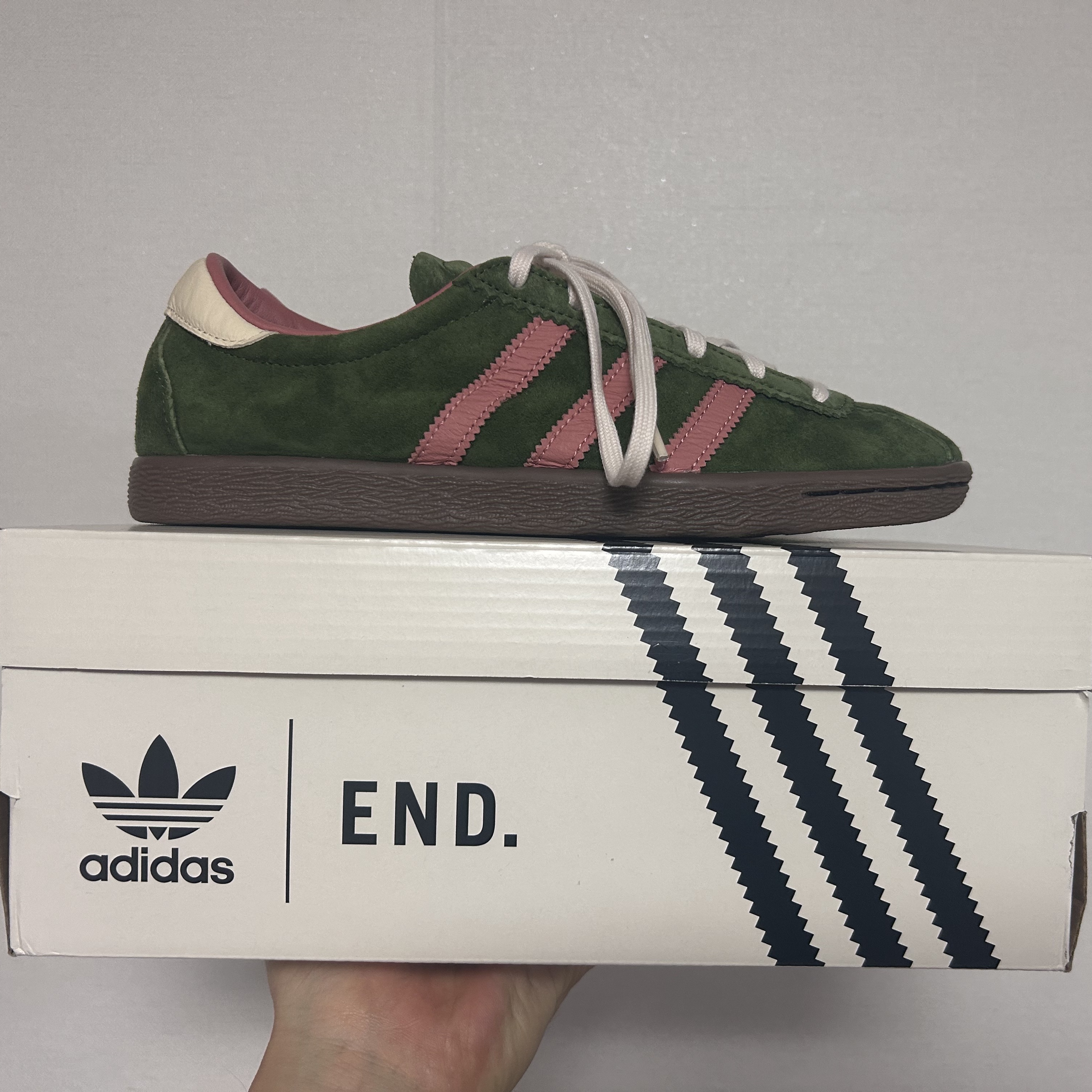 Adidas x END. Tobacco Flyfishing Wild Pine Gum 착용 스타일 - 5