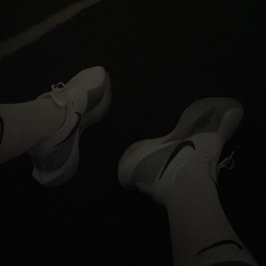 Nike ZoomX Vaporfly Next% 3 White Grey, Nike Everyday Cushioned Training Crew Socks White (3 Pack/Korean Ver.) 착용 스타일