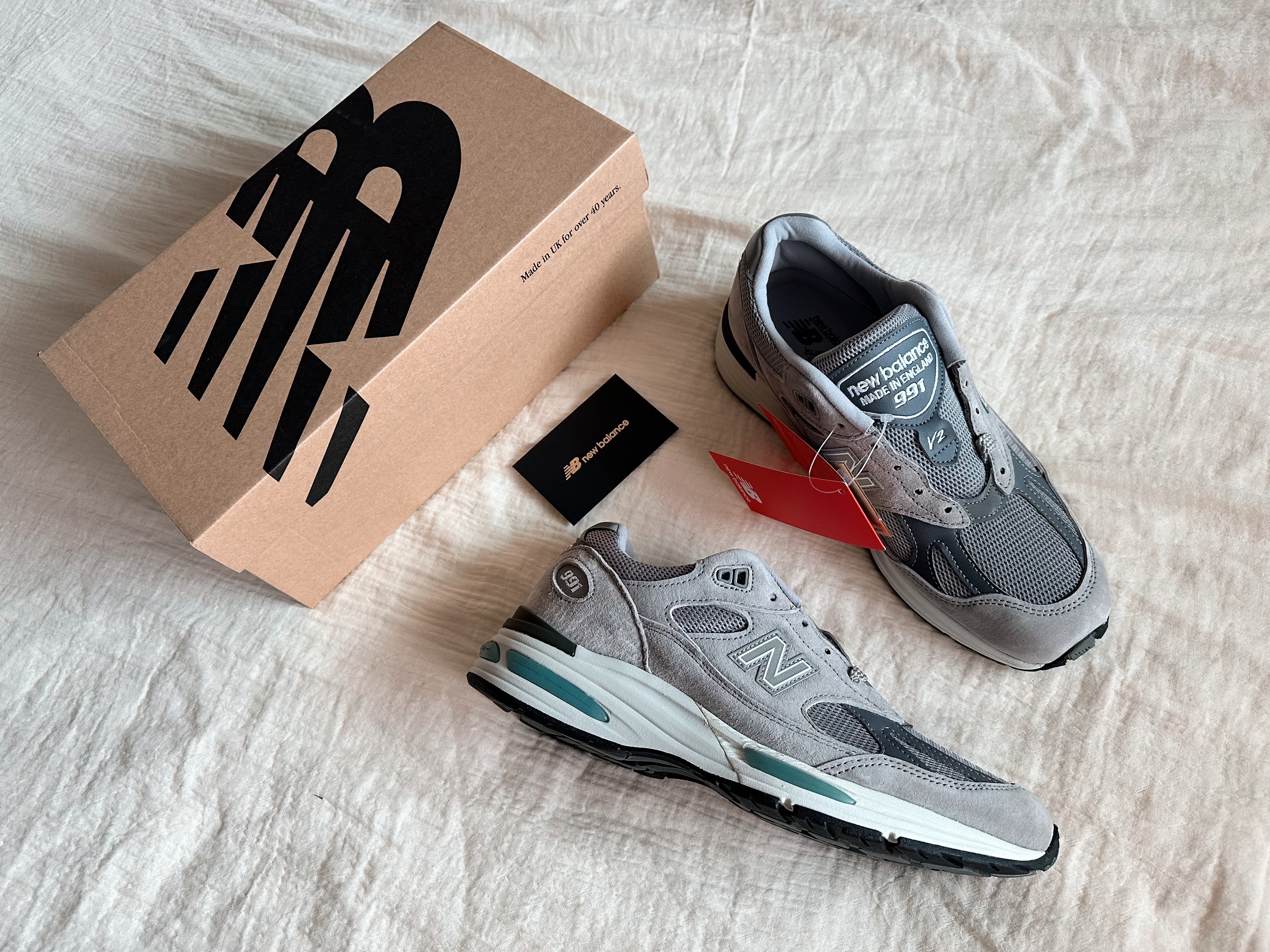 New Balance 991v2 Made in UK Rock Ridge Alloy Silver 착용 스타일