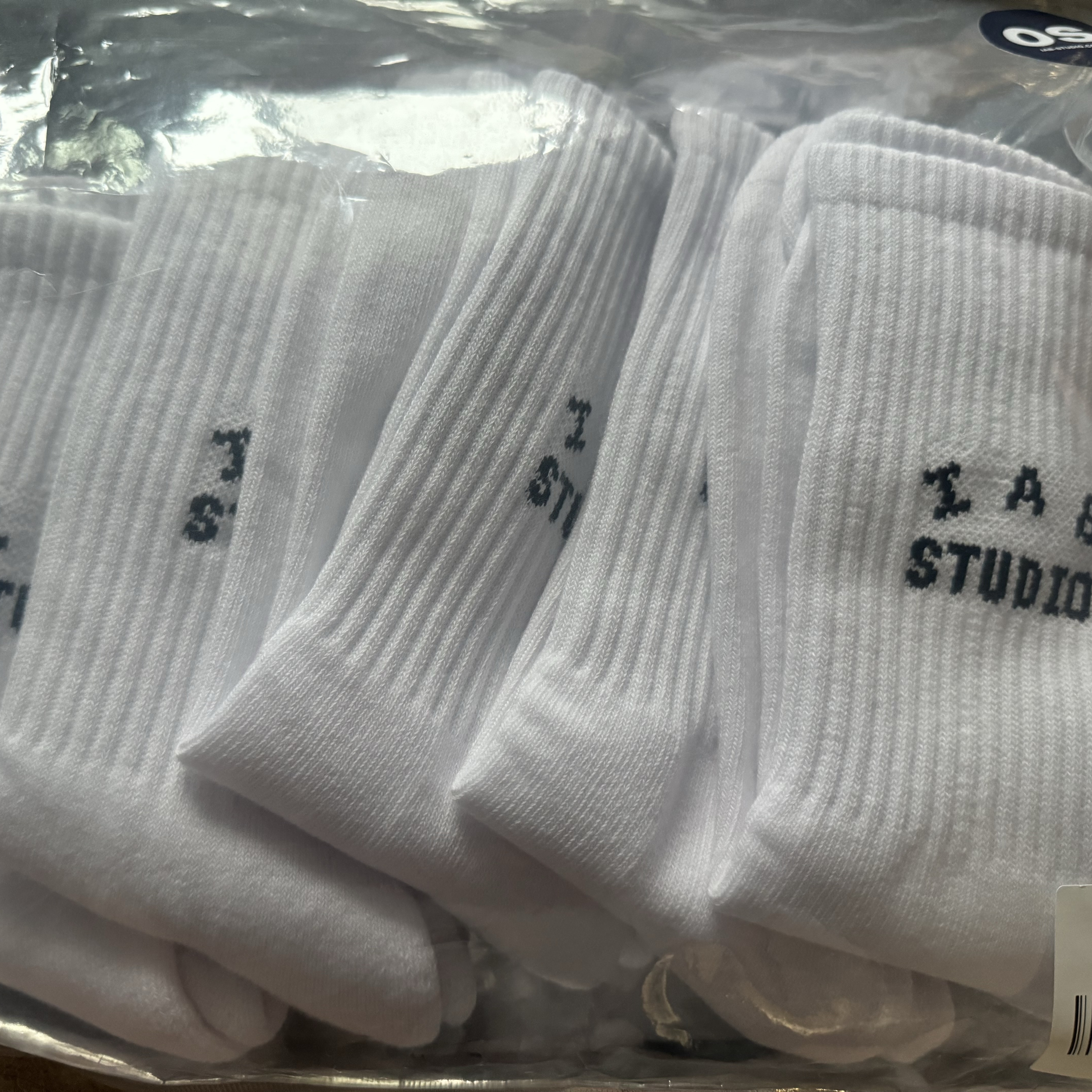 IAB Studio Socks White (5 Pack) 착용 스타일