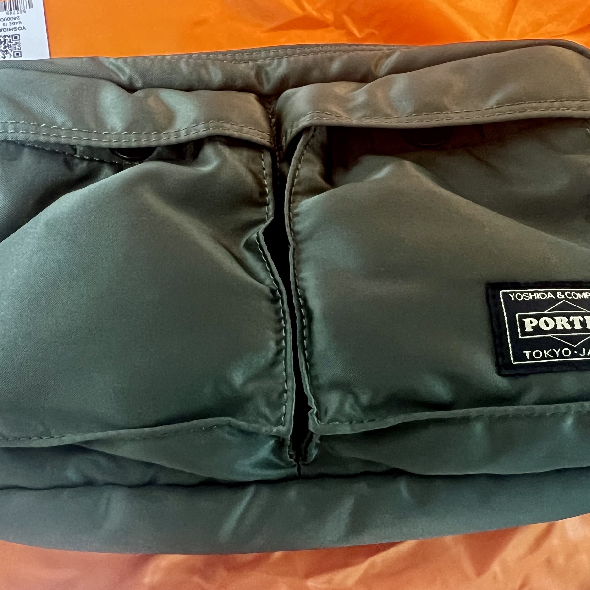 Porter All New Tanker Sling Bag Sage Green 착용 스타일 - 1