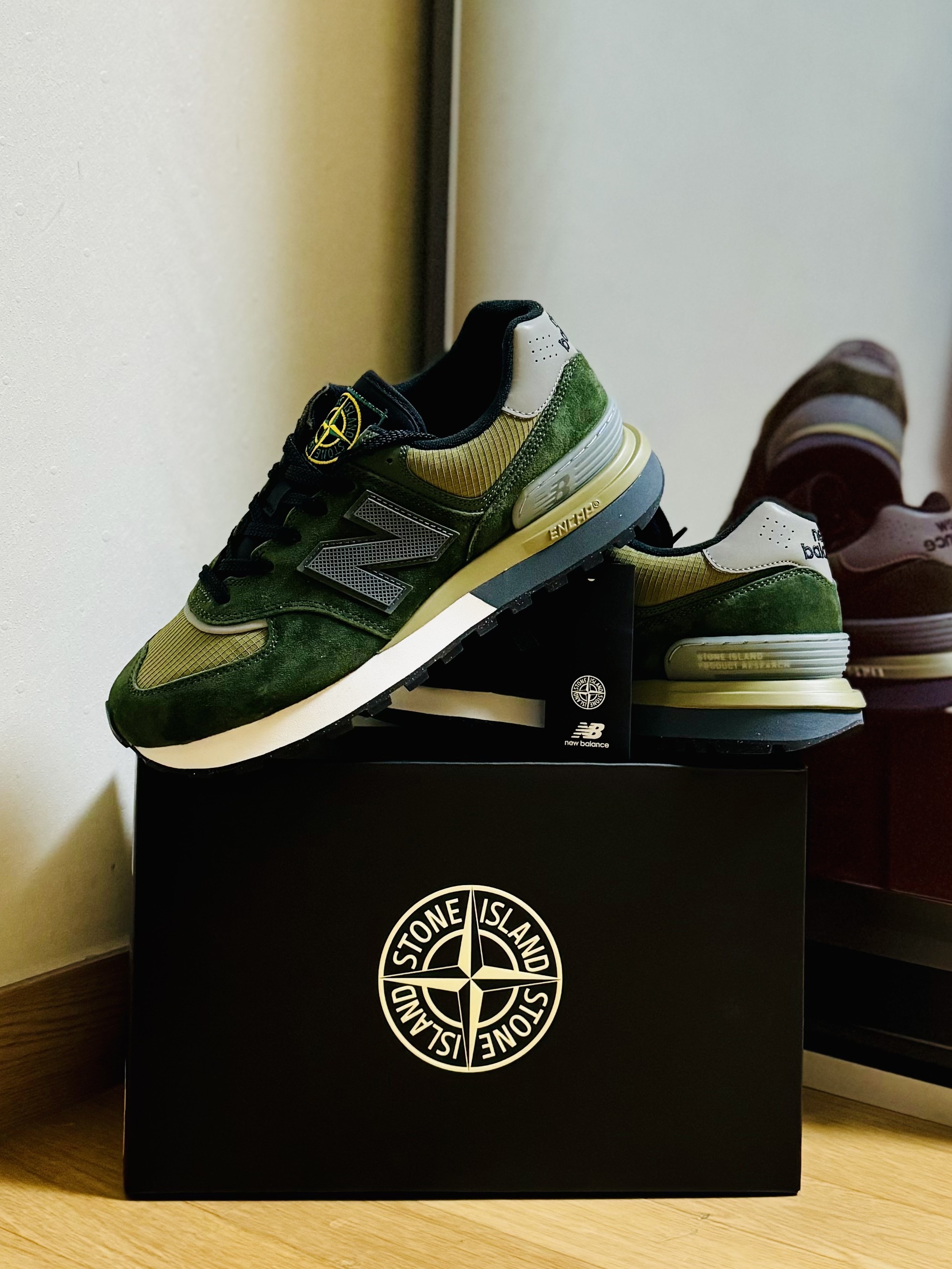 New Balance x Stone Island 574 Legacy Dark Green 착용 스타일