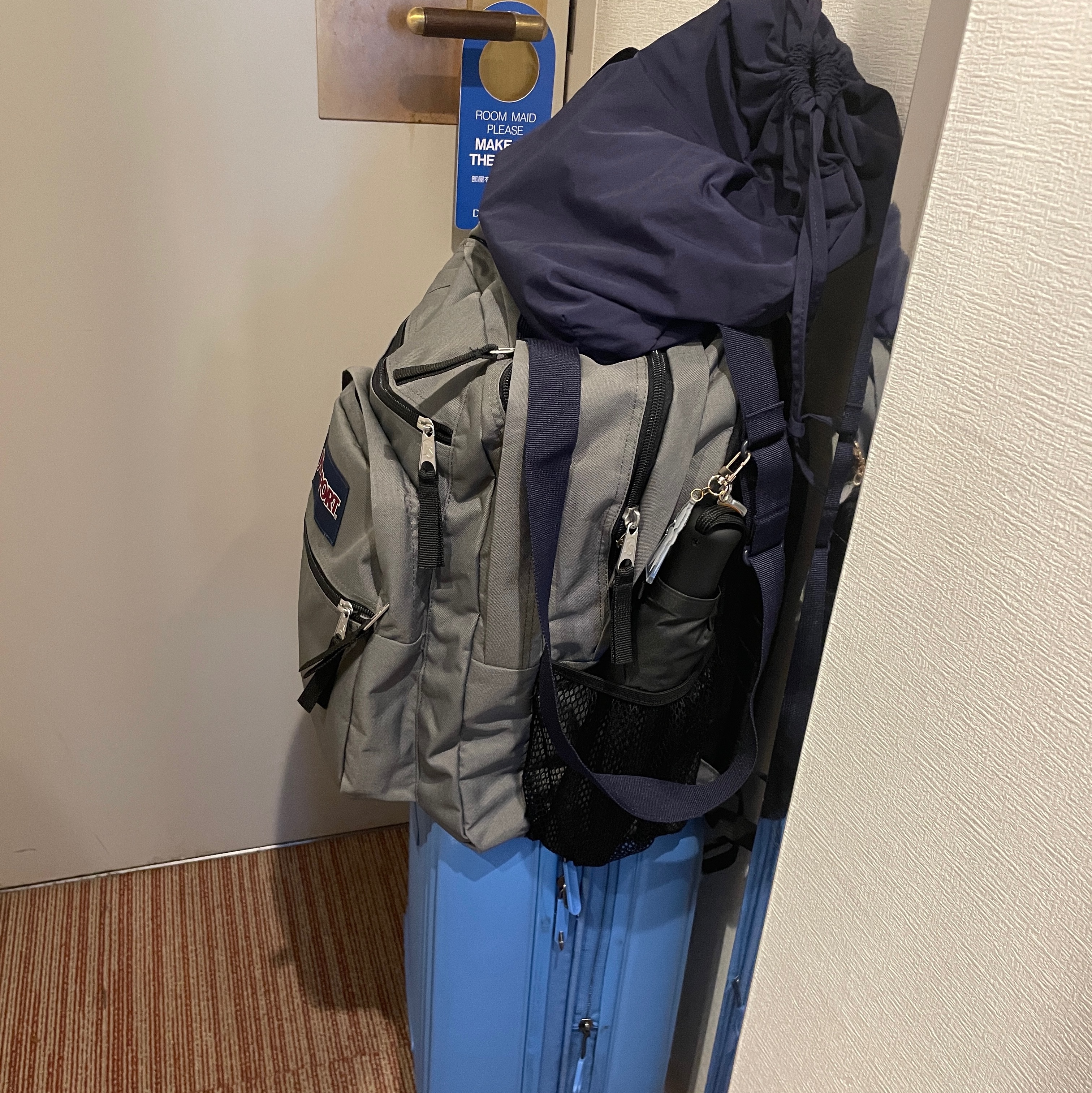 Jansport Big Student Backpack Graphite Grey 착용 스타일