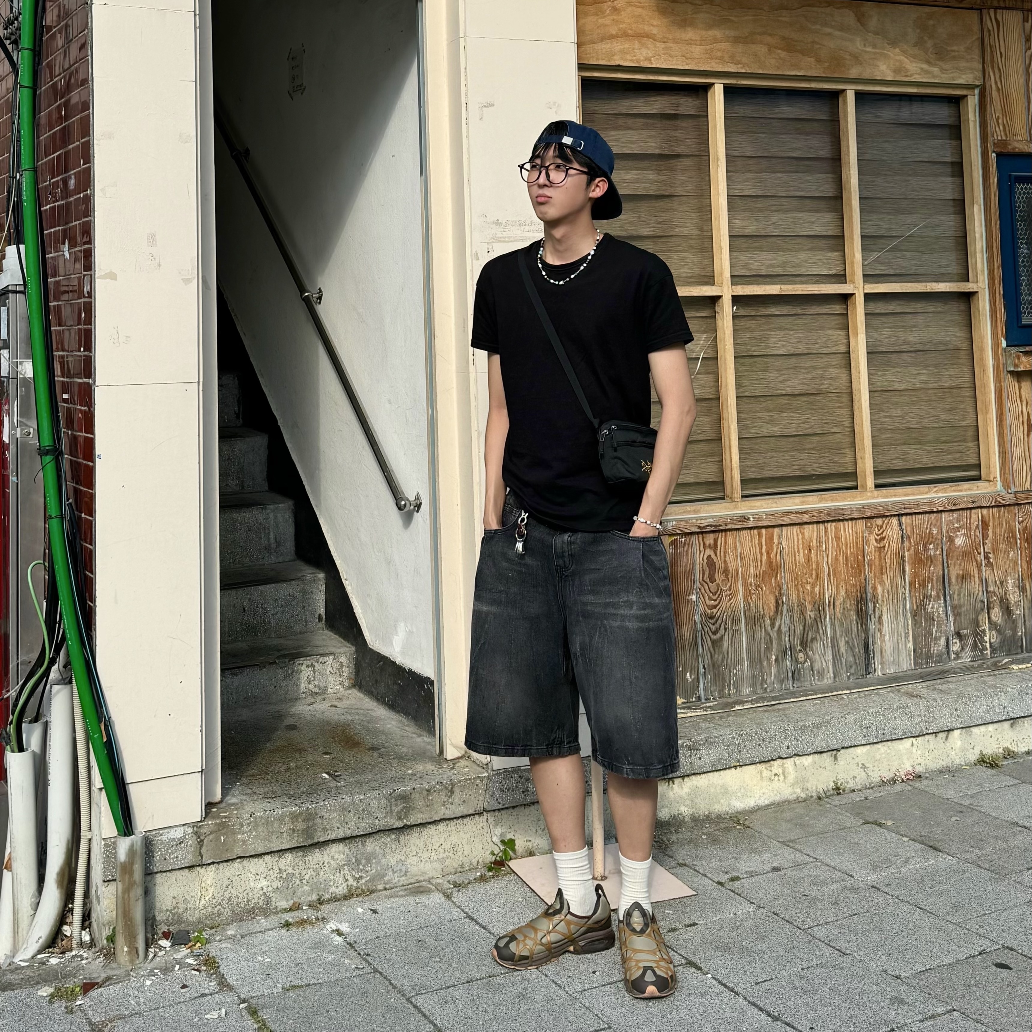 Nike Air Kukini Dark Chocolate, Hello Sunrise Washed HS Arch Logo 6Panel Cap Navy & Orange 착용 스타일 - 1