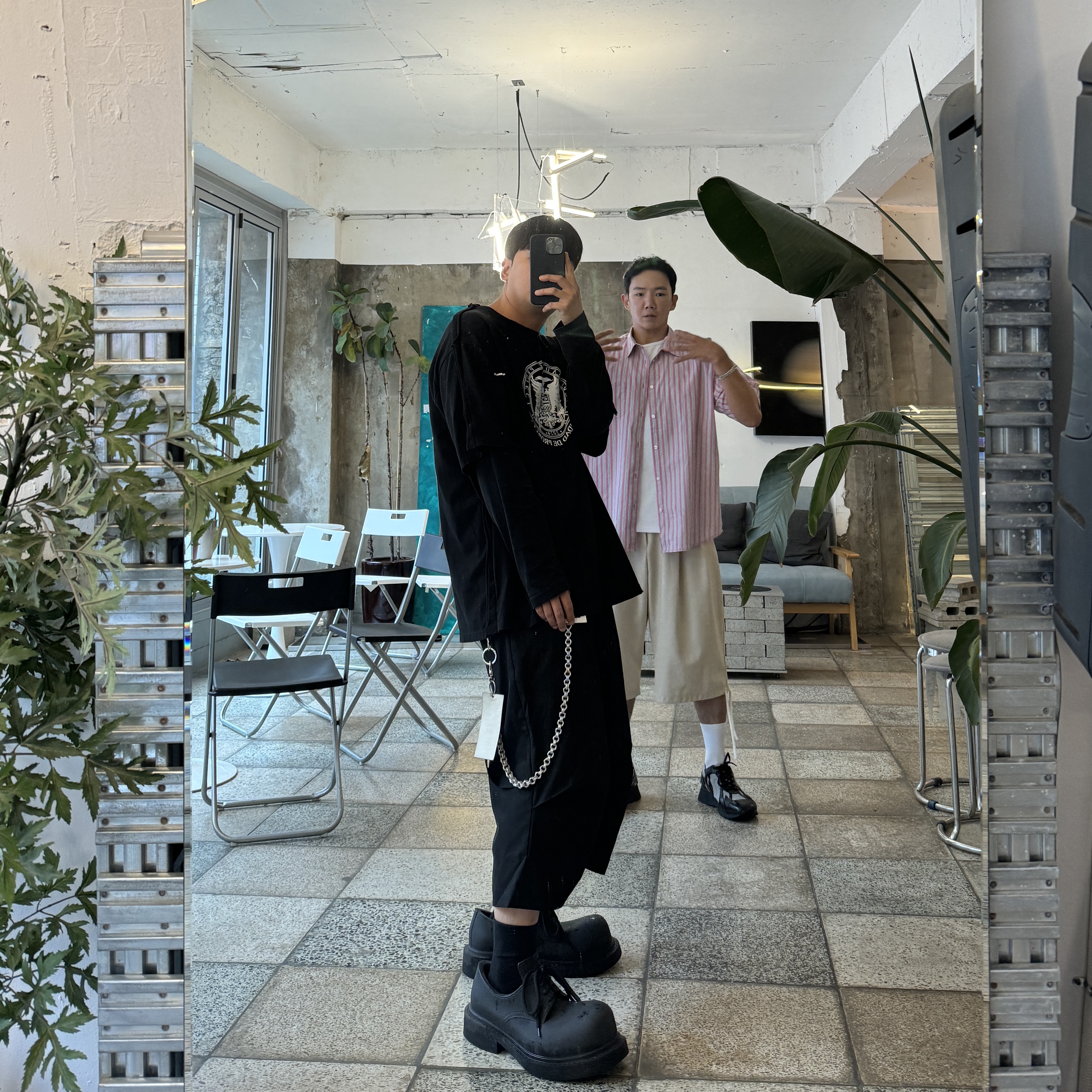 Nonnod Alpine Carpenter Shorts Matt Black, Balenciaga Steroid Derby Black 착용 스타일