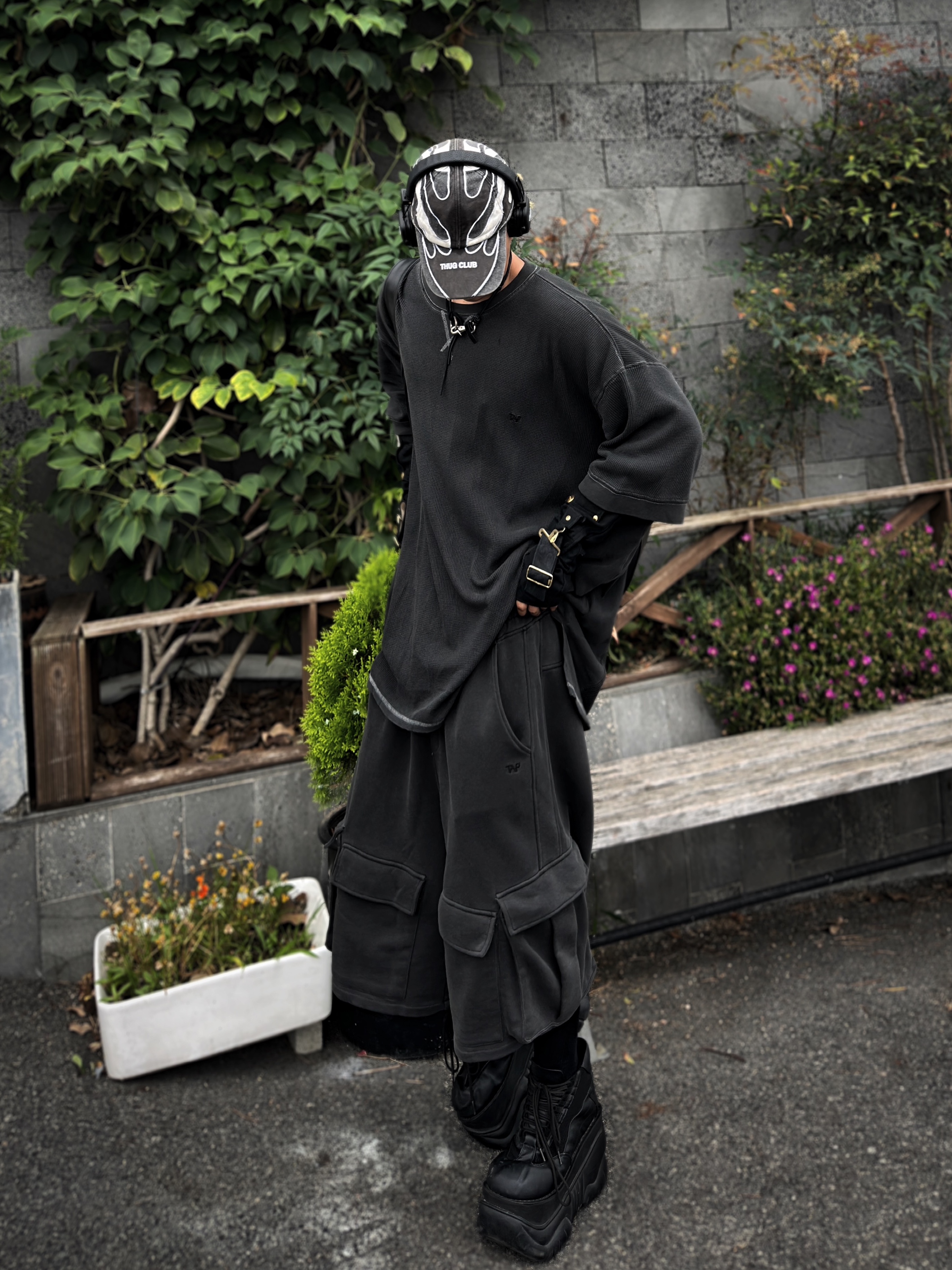 Project G/R Mega Buckle Hobo Bag Black, Our Legacy Ladon Leather Keychain Black 착용 스타일 - 5