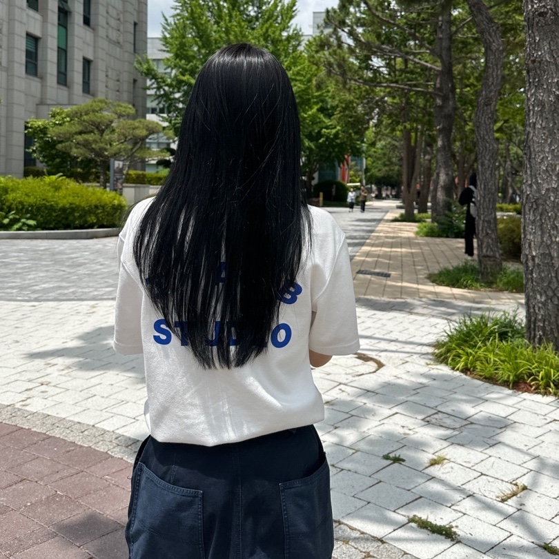 IAB Studio 10th Anniversary T-Shirt White 착용 스타일 - 1