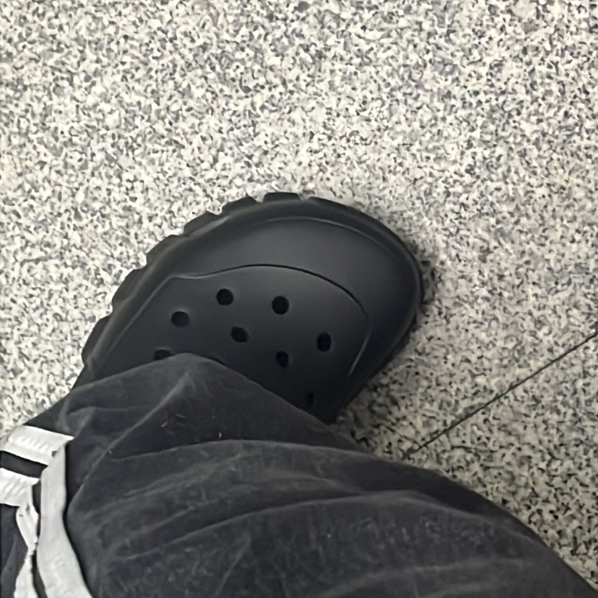 Crocs Offroad Sport Clog Black 착용 스타일