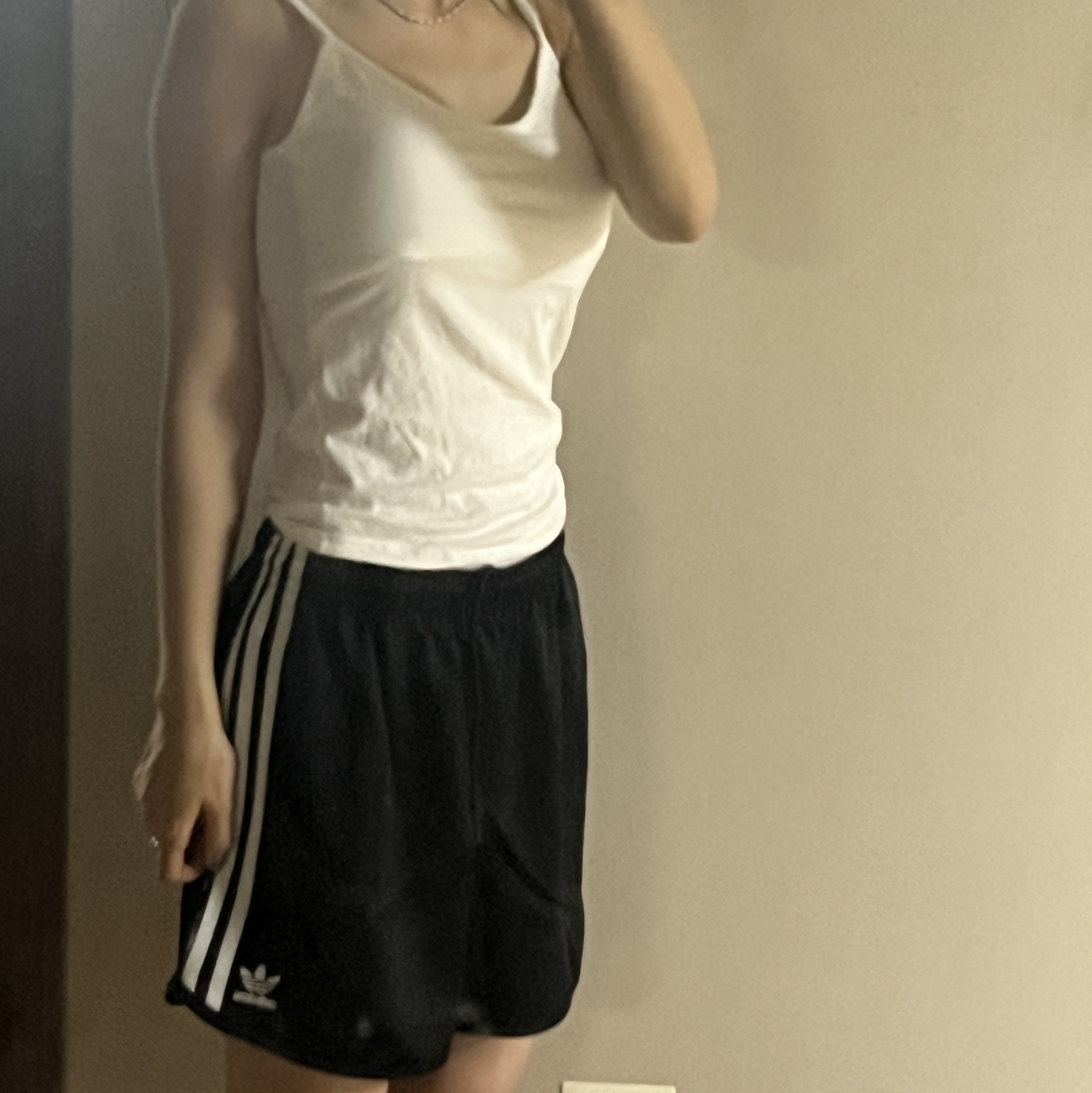 (W) Adidas Satin Sprint Shorts Black - KR Sizing 착용 스타일 - 4