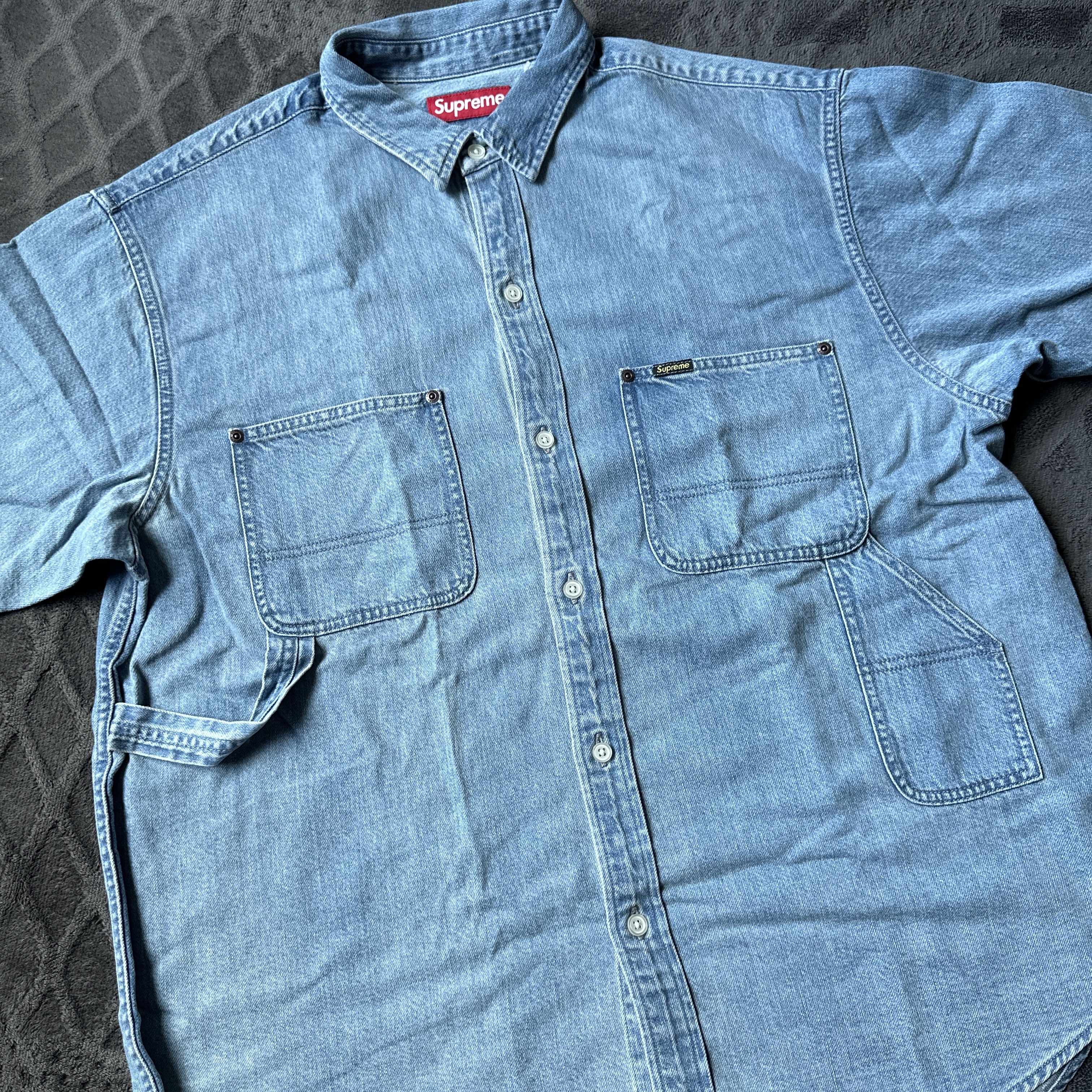Supreme Loose Fit S/S Denim Painter Shirt Washed Blue - 24SS 착용 스타일