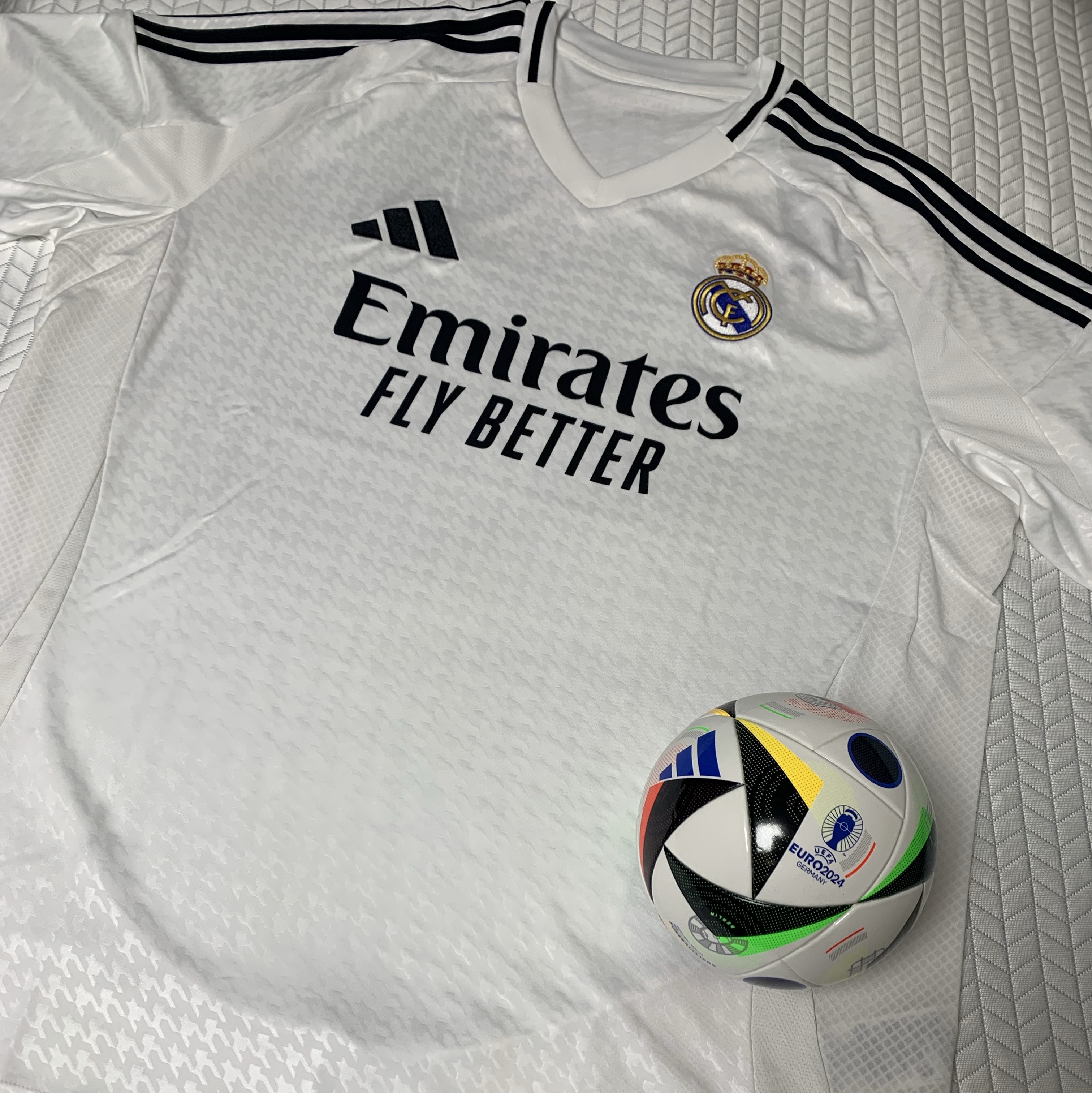 Adidas Real Madrid 2024/25 Home Jersey White - KR Sizing (Non Marking Ver.) 착용 스타일 - 2