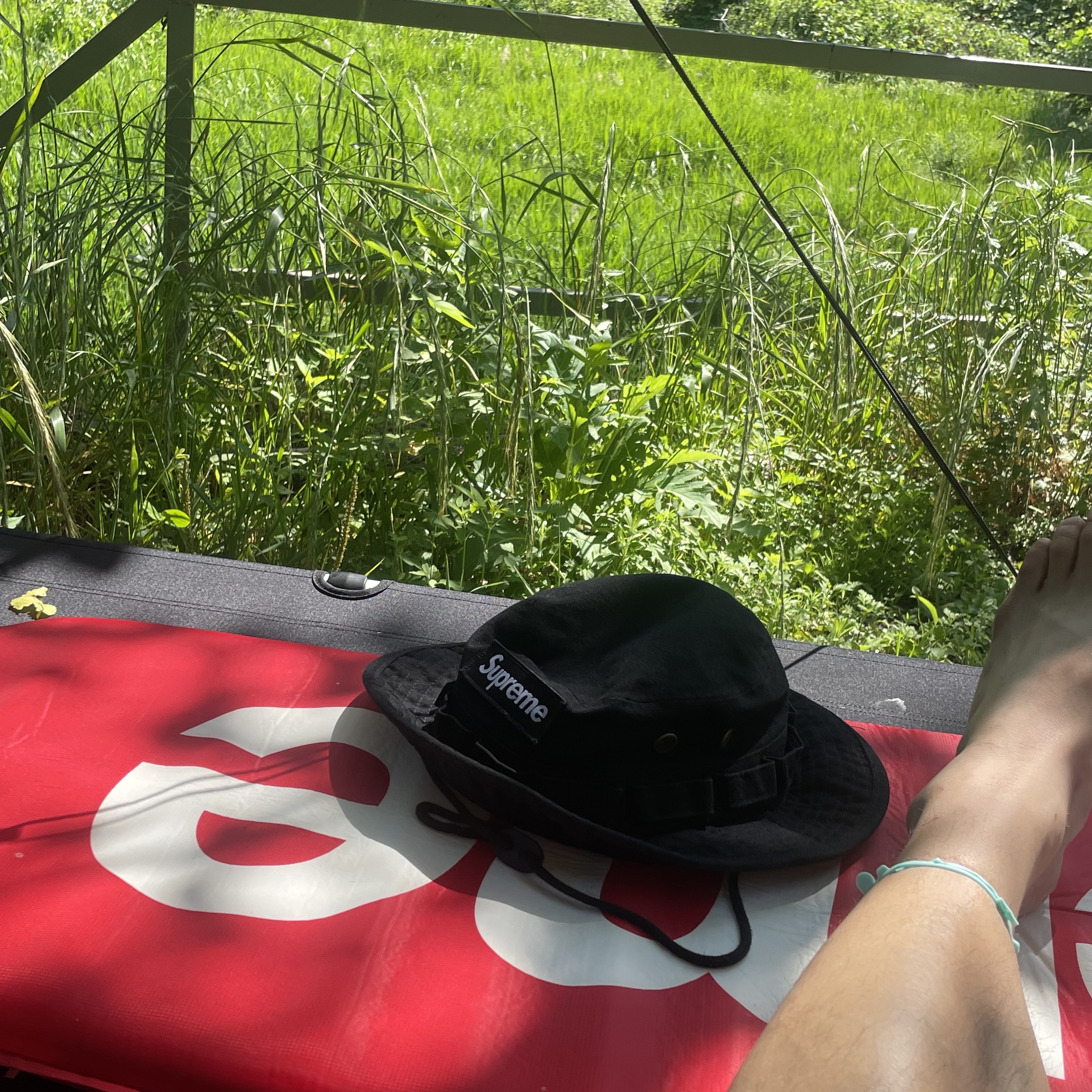 Supreme x Sea to Summit Self Inflating Sleeping Mat Red - 21SS 착용 스타일 - 3