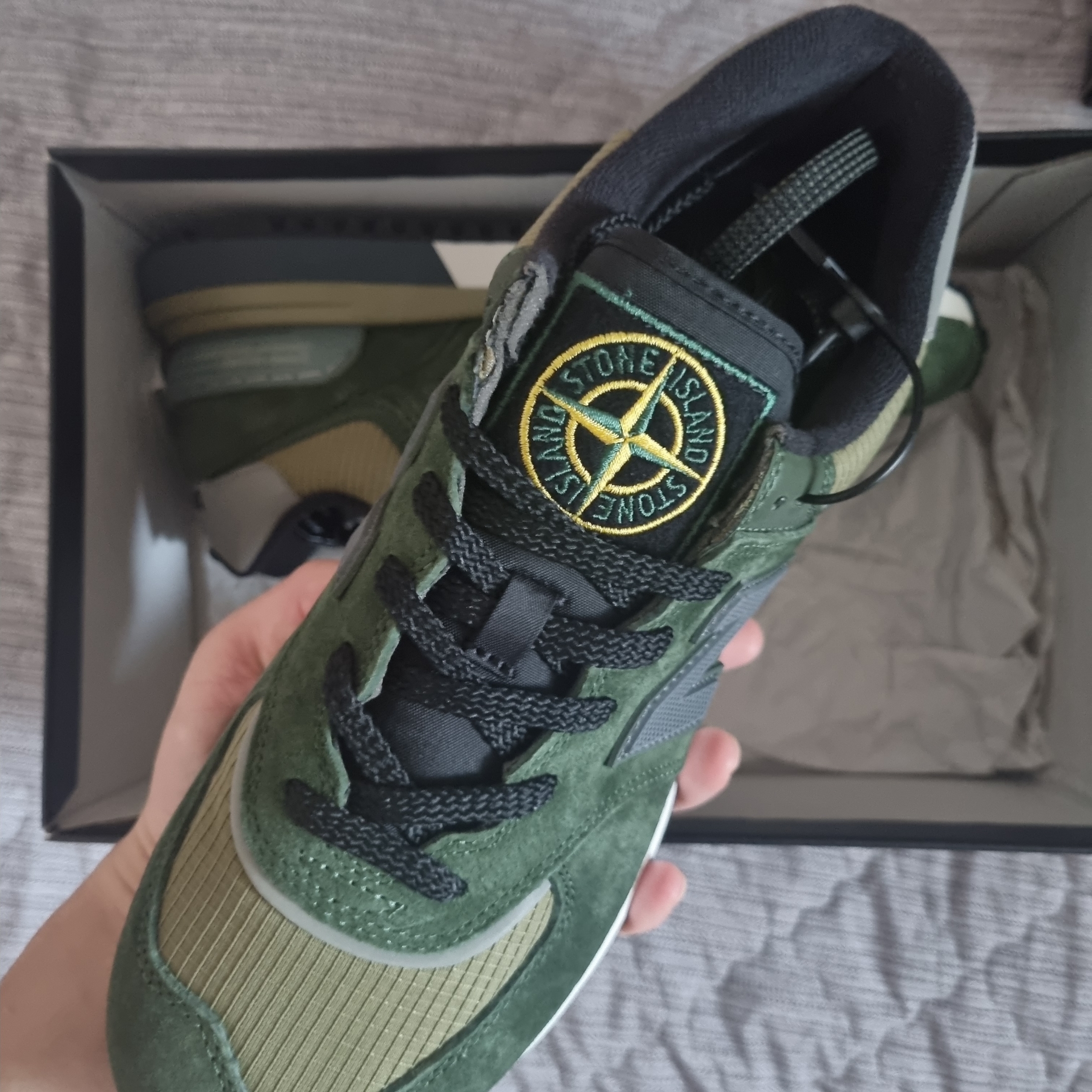 New Balance x Stone Island 574 Legacy Dark Green 착용 스타일 - 2
