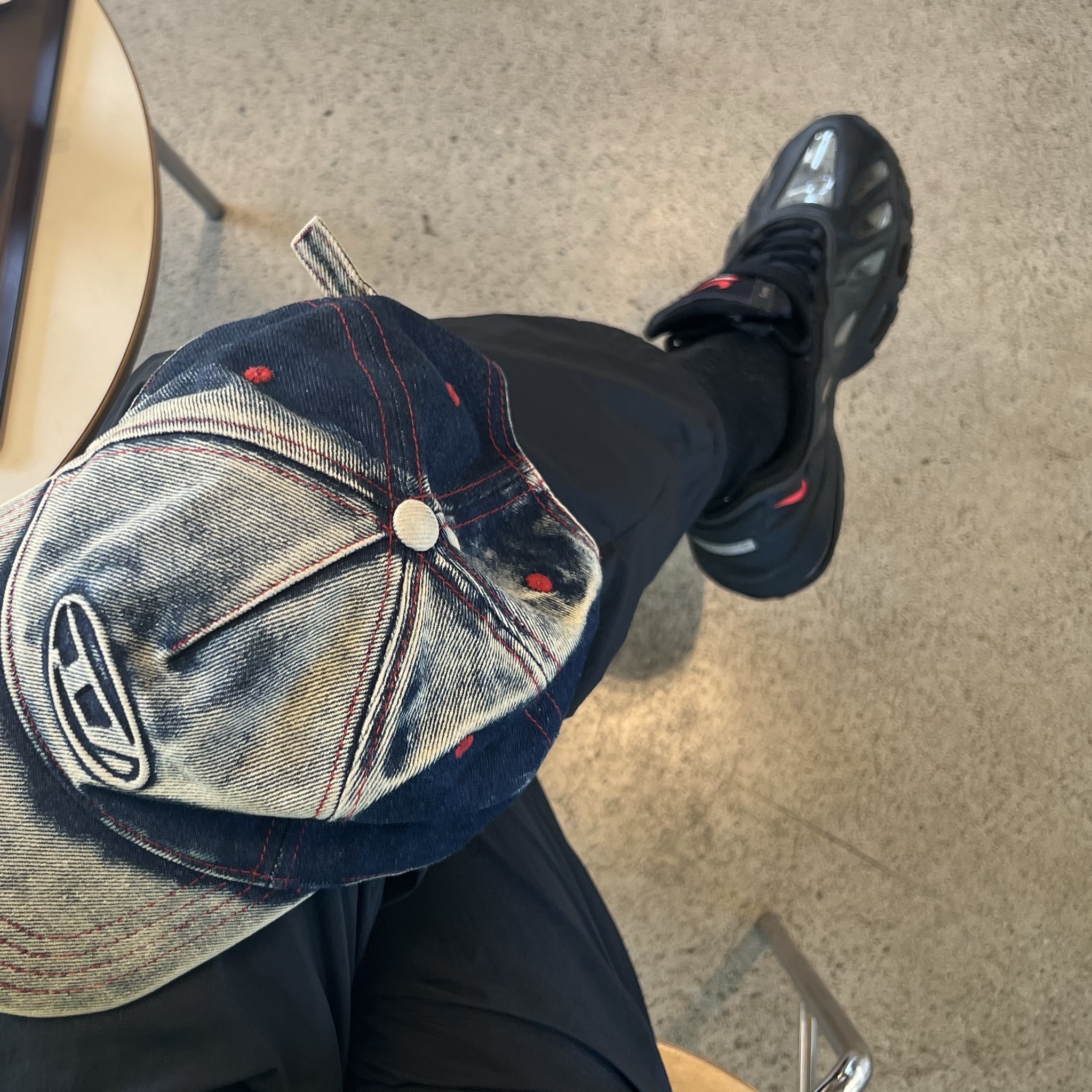 Carhartt WIP Moraga Twill Regular Cargo Pants Black, Mizuno Wave Rider 10 White Cabernet Silver 착용 스타일 - 2