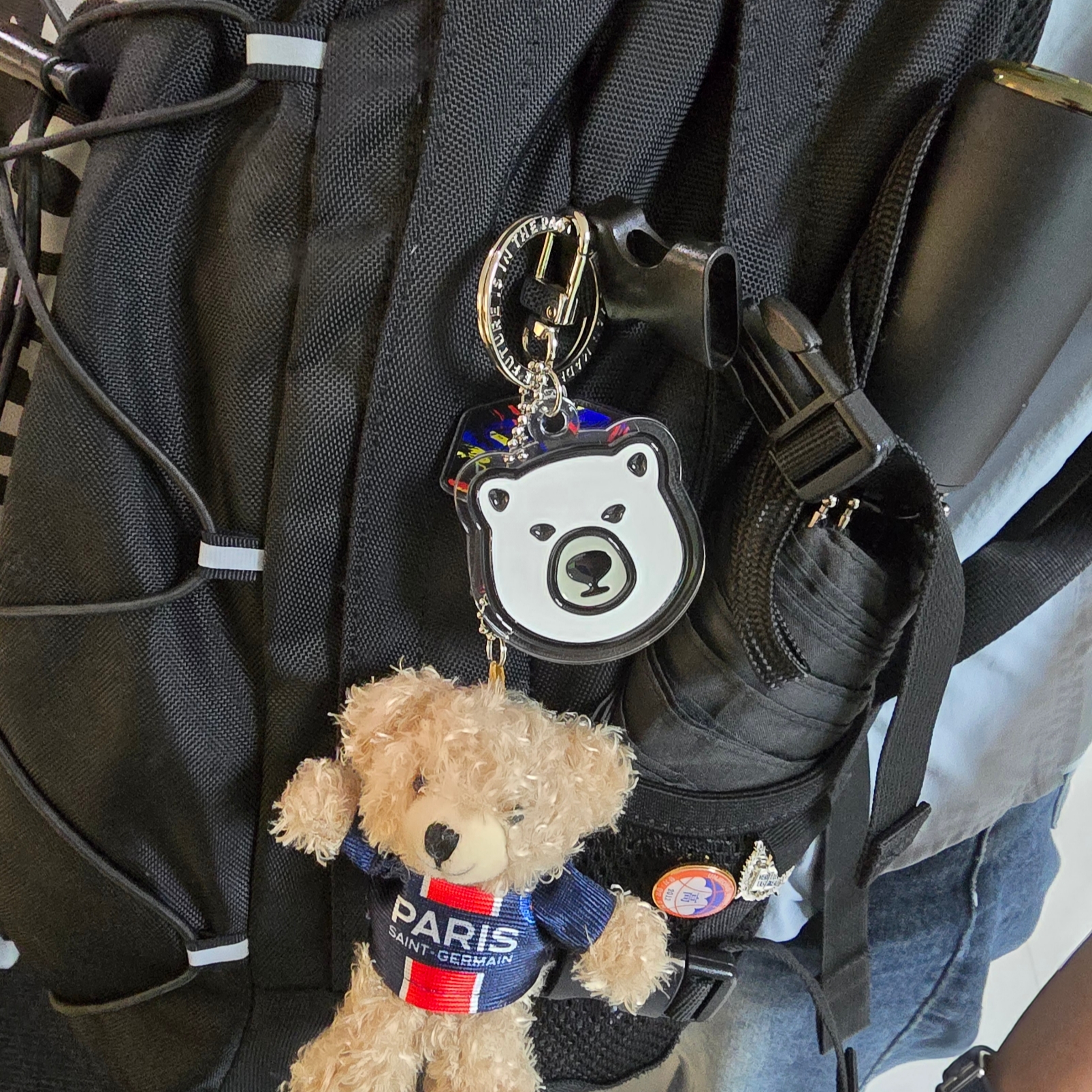 Paris Saint-Germain Justice Pretty Bear Keyring 착용 스타일