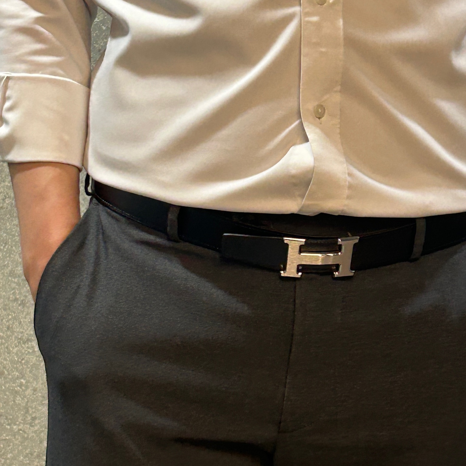 Hermes H Belt Buckle & Reversible Leather Strap 32mm & Gris Moyen Noir Chocolate 착용 스타일