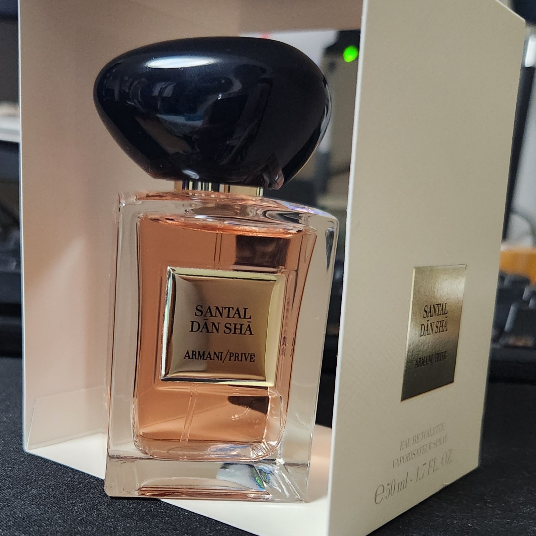 Giorgio Armani Beauty Prive Santal Dan Sha Eau De Toilette 50ml 착용 스타일