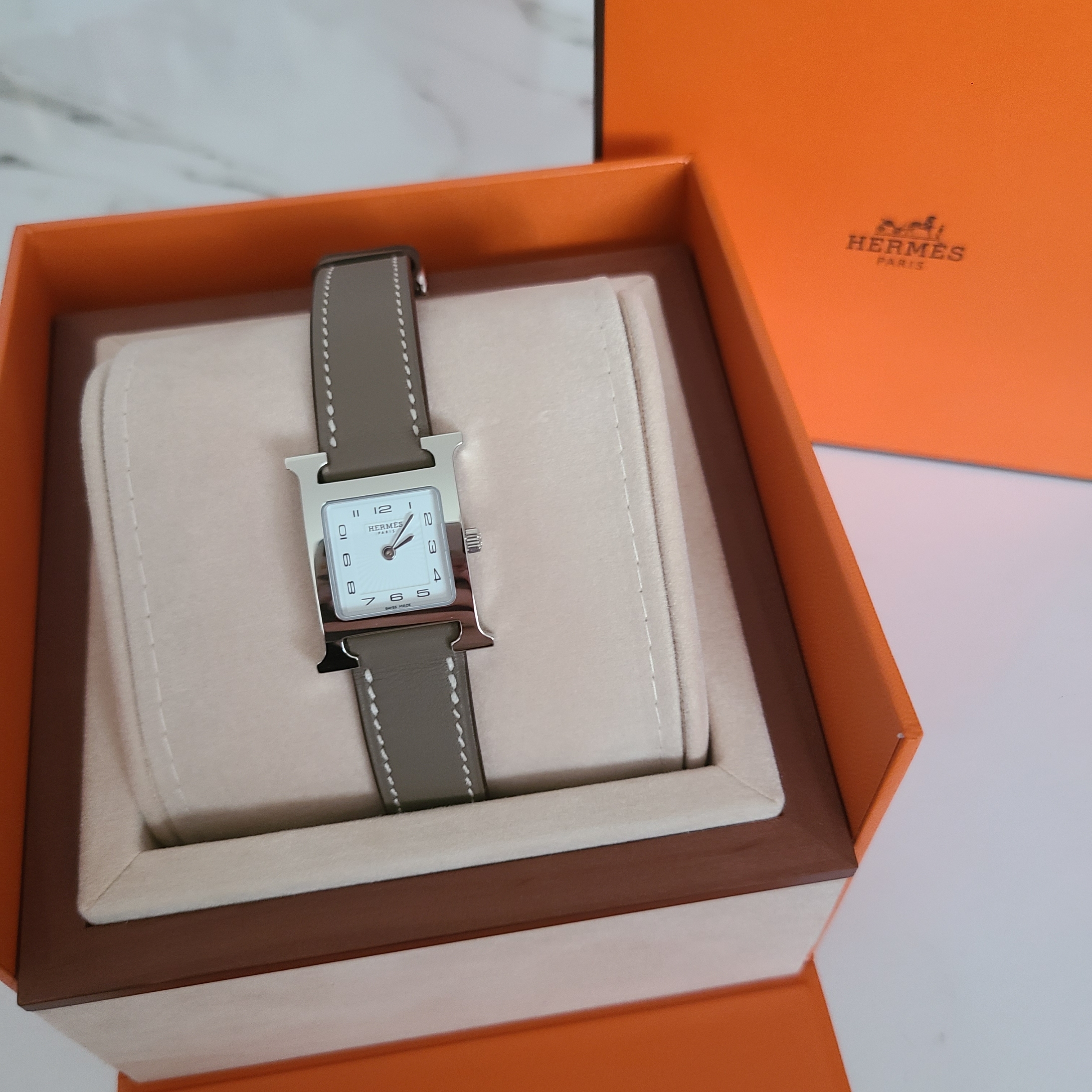 Hermes Heure H Watch Small Etoupe Swift Strap & Steel 착용 스타일
