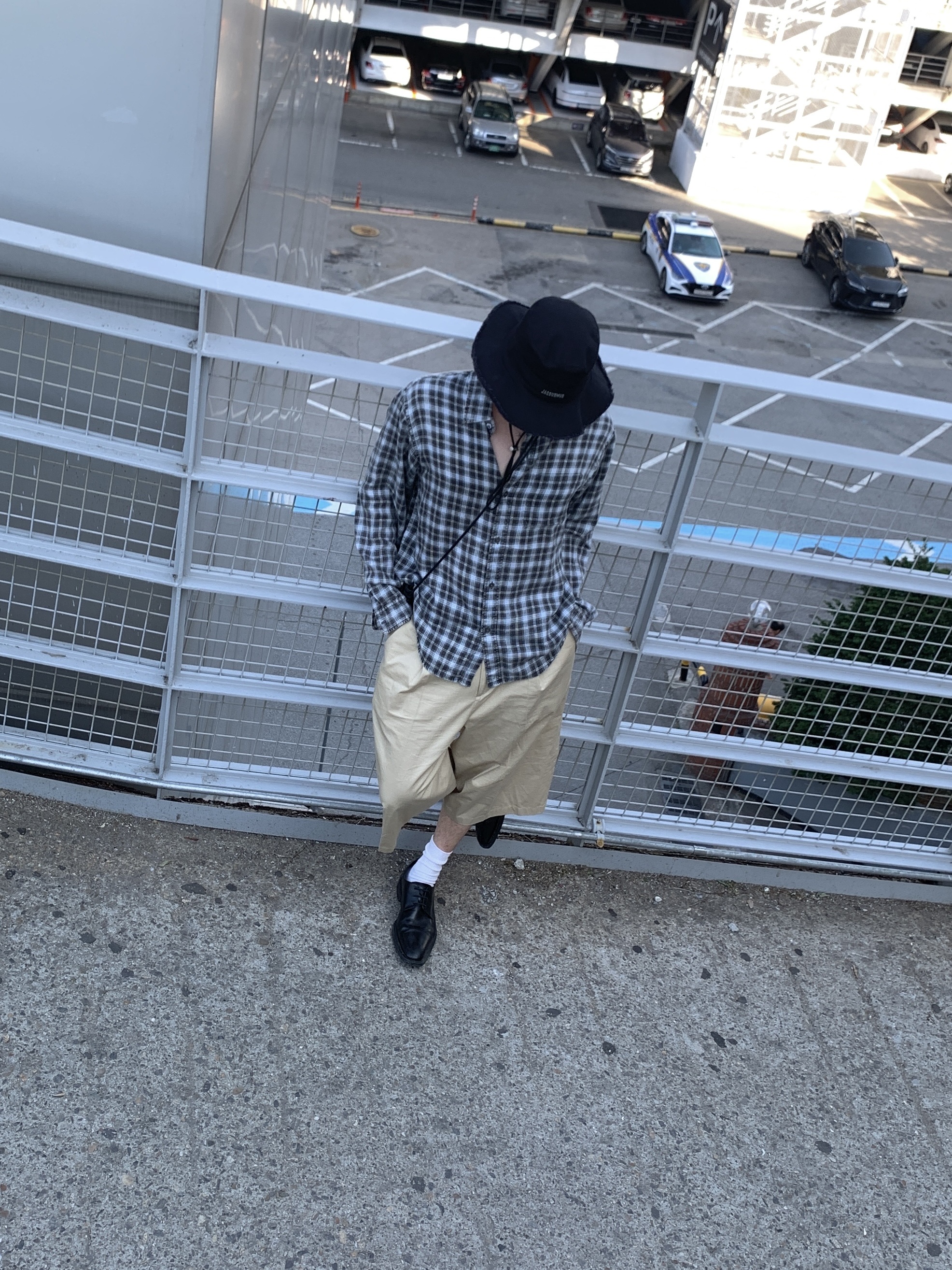 Stussy Printed Plaid Matthew Shirt Blue, Jacquemus Le Bob Artichaut Bucket Hat Black 착용 스타일 - 2