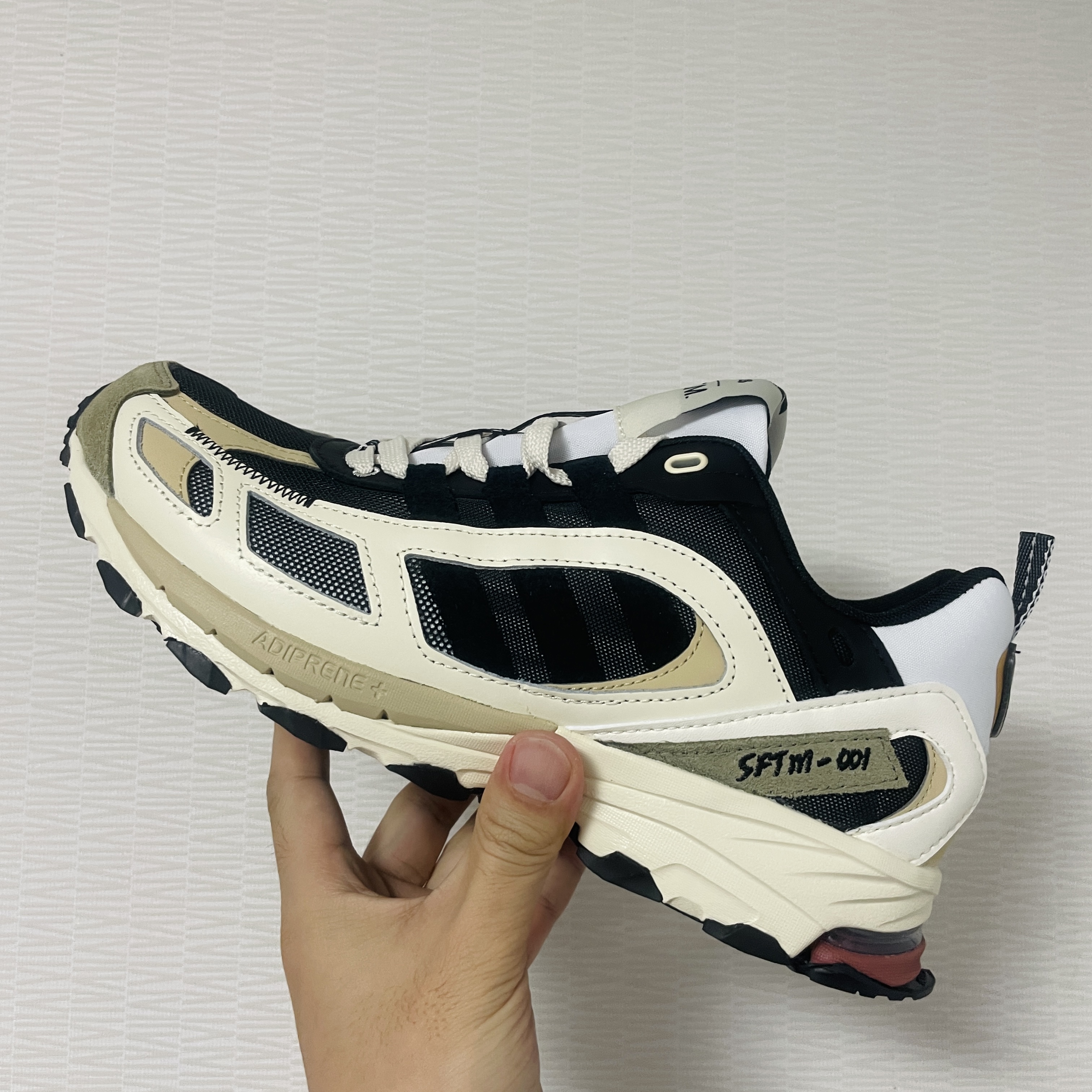 Adidas x Song for the Mute Shadowturf Core Black 착용 스타일