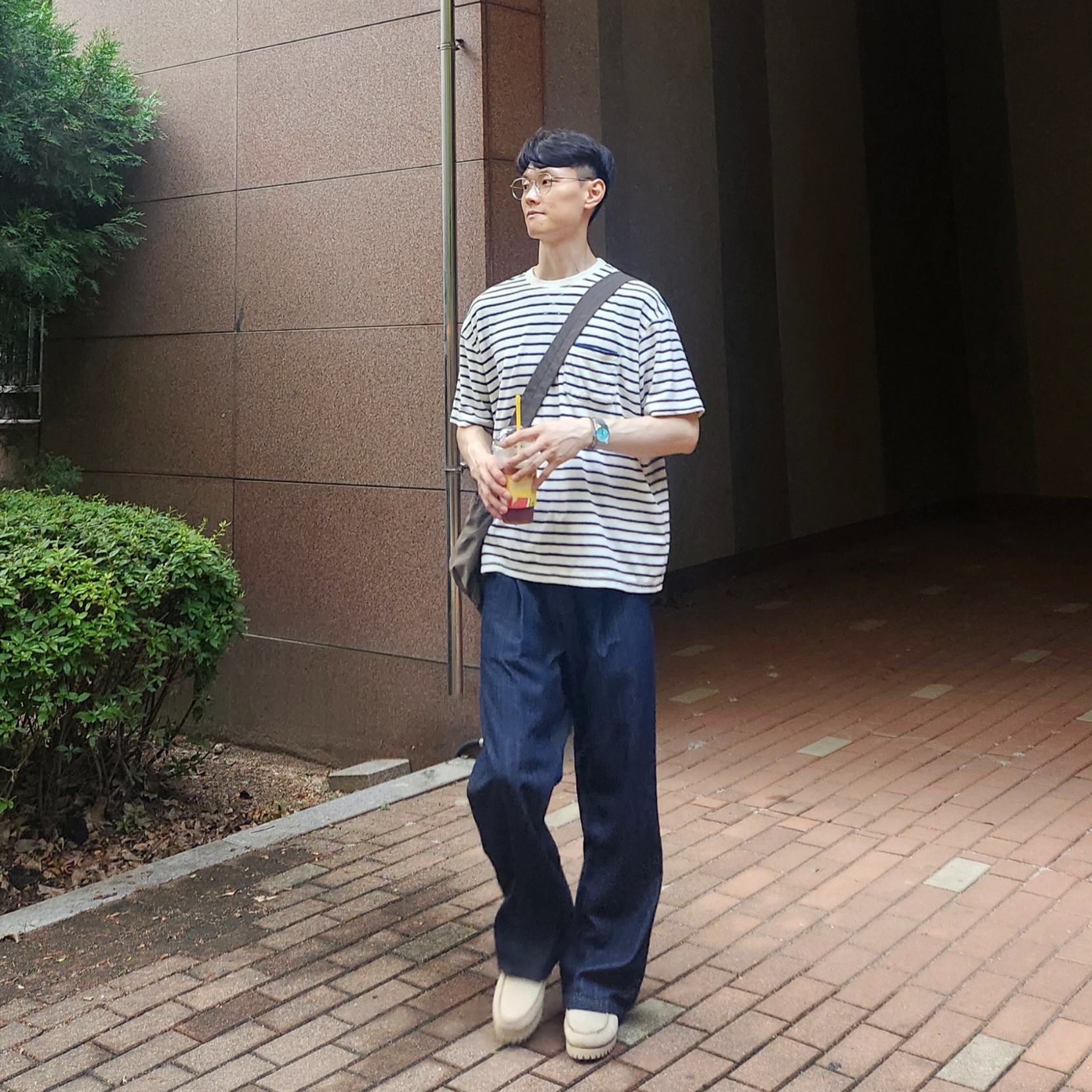 Casio MTP-B145D-2A1V, Uniqlo U Drawstring Shoulder Bag Olive 착용 스타일