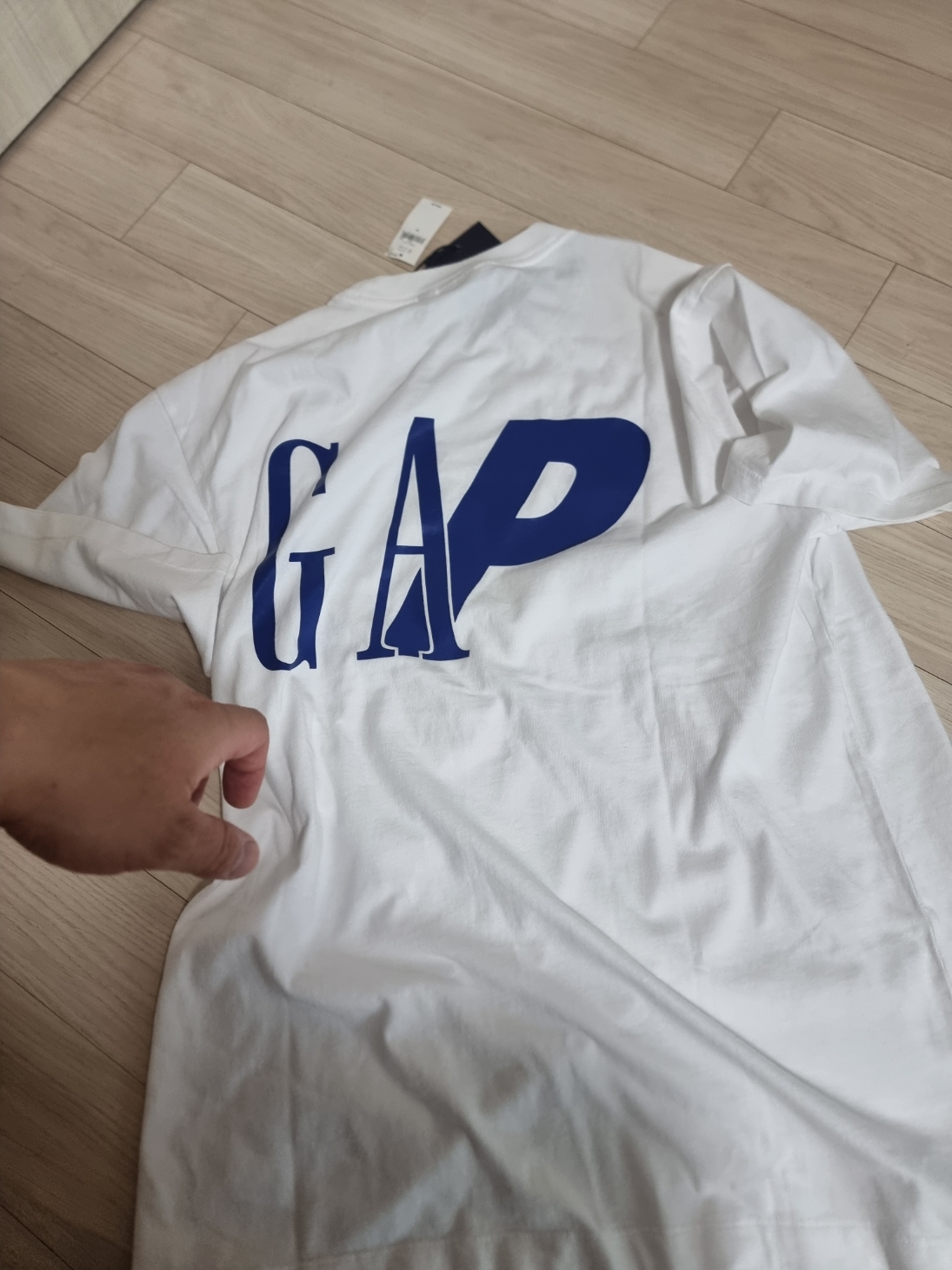 Palace x Gap T-Shirt White - 24SS 착용 스타일